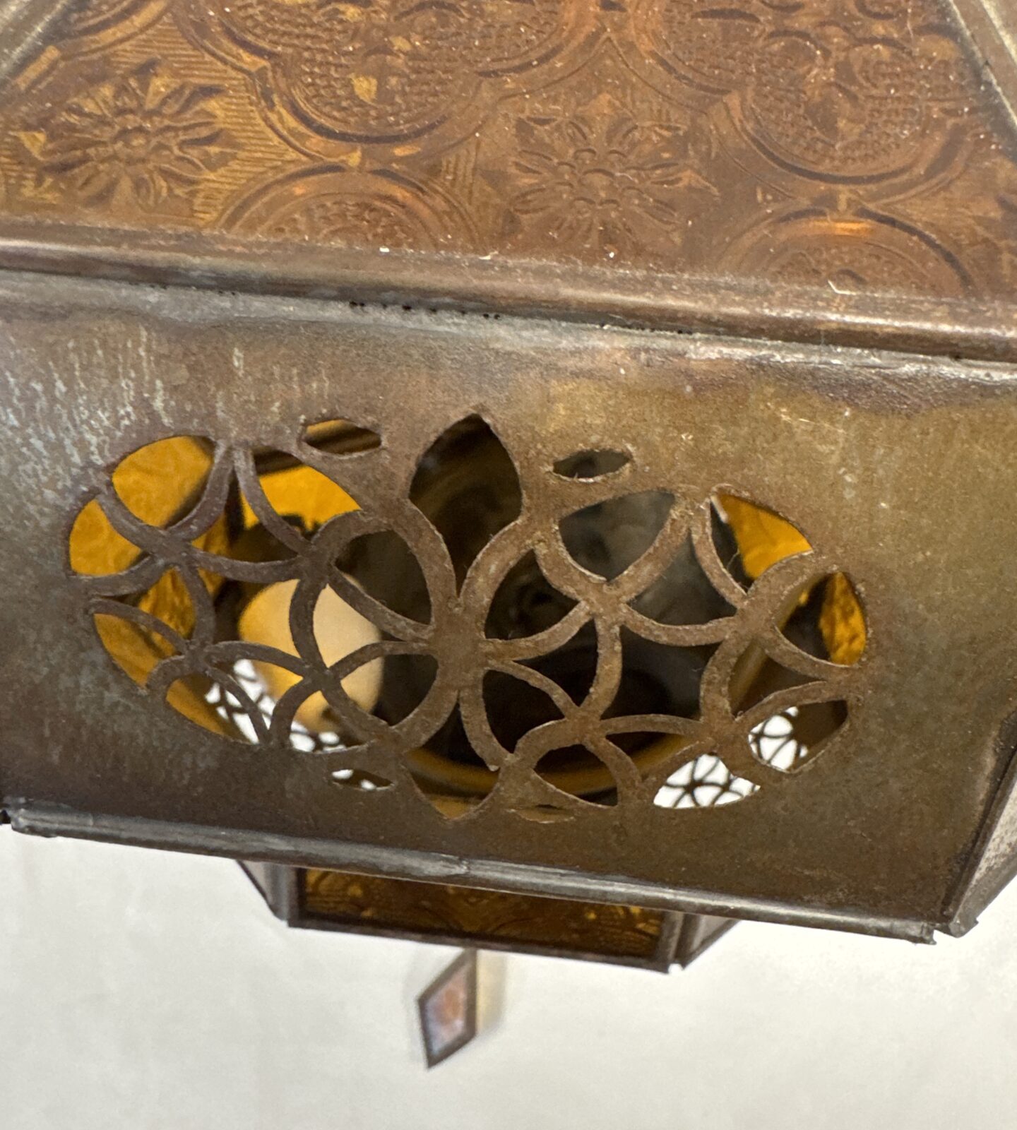 Vintage oriental style electric lantern (on left of photo) with a candle lantern - Image 2