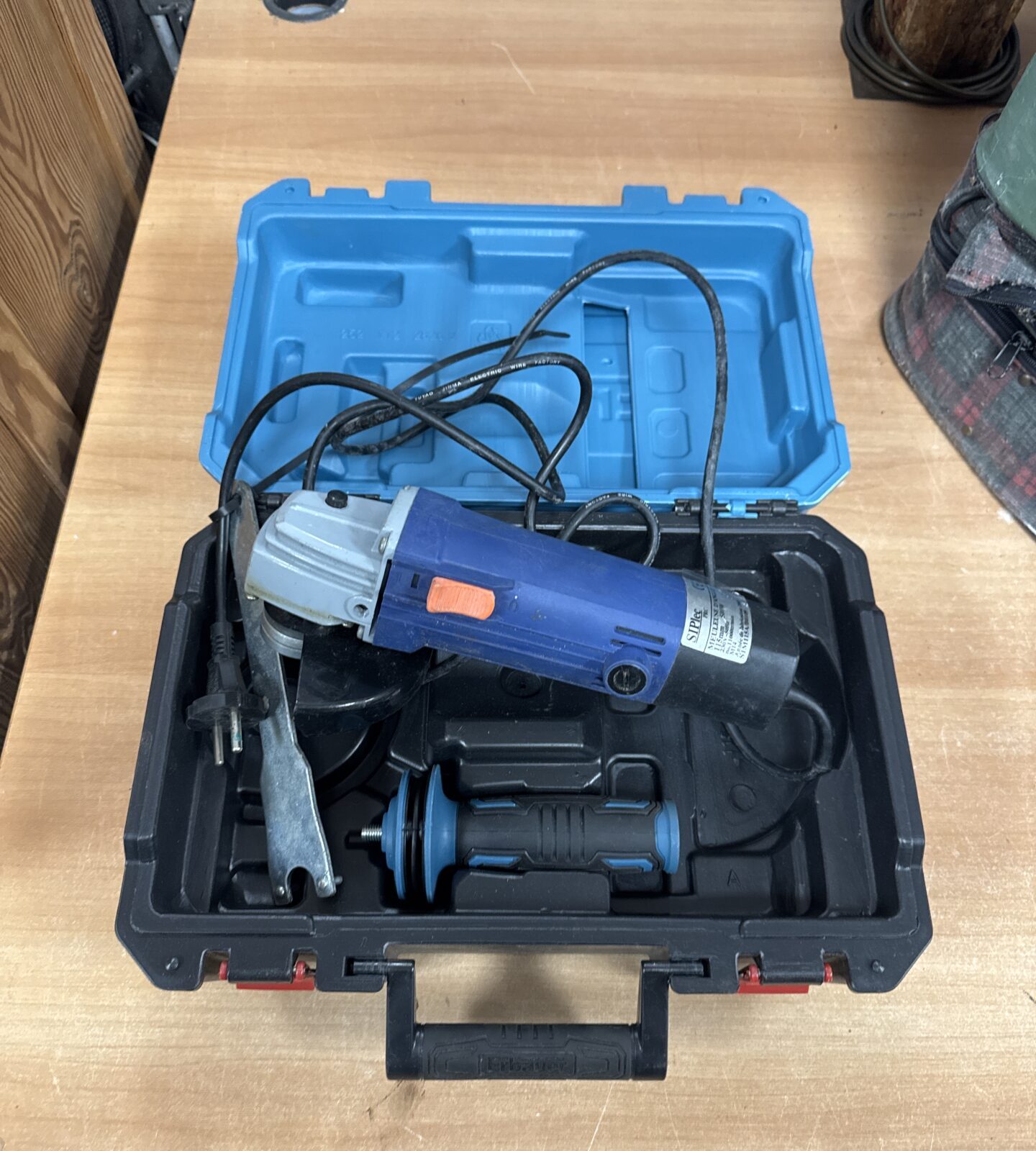 Erbauer s1m115a/bo109 angle grinder - untested, has euro type plug