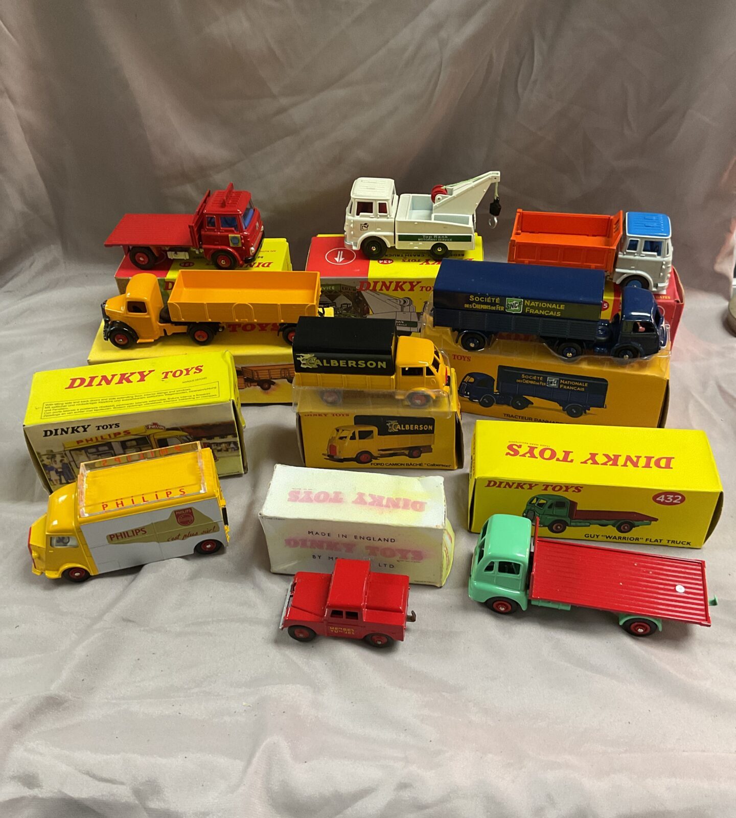 Collection of boxed dinky diecast vehicles