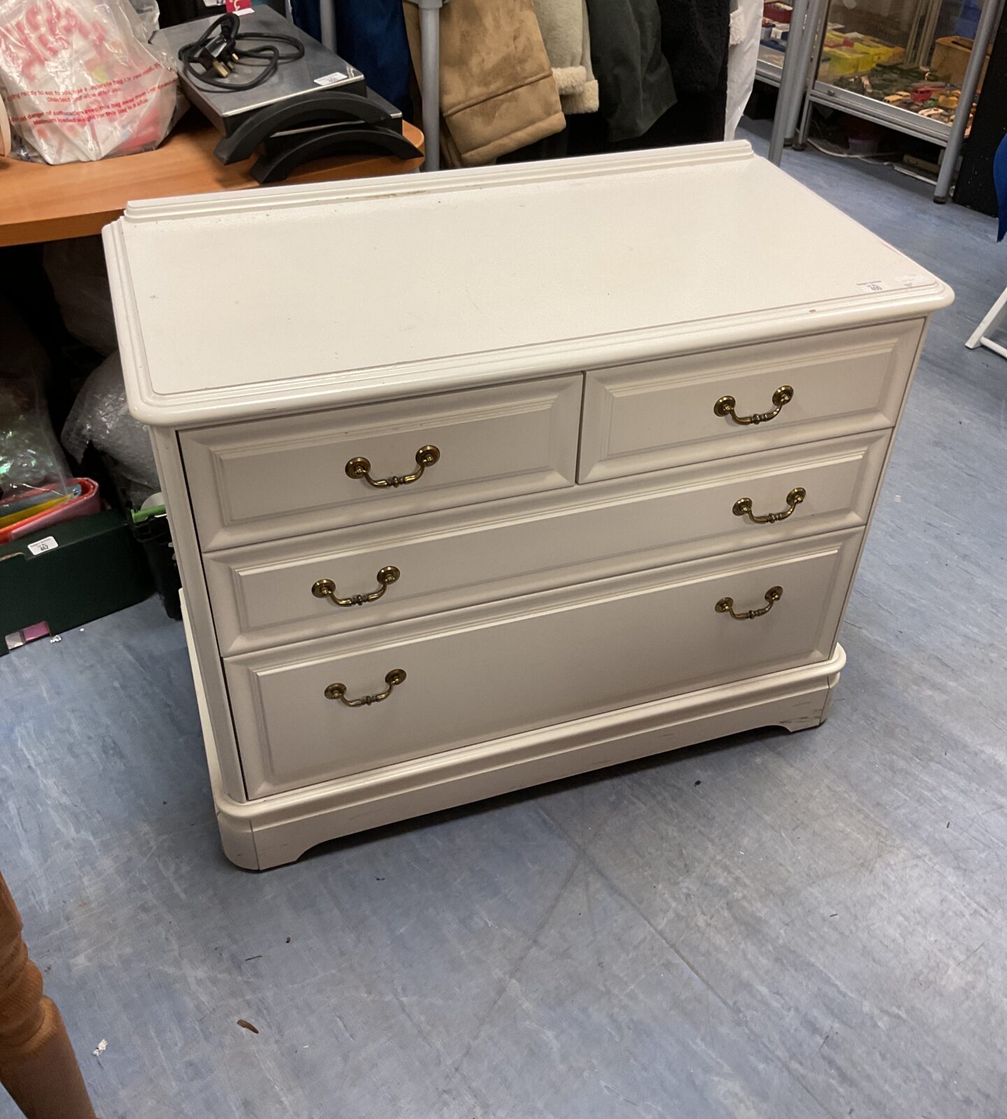 White 2 over 2 chest of draws