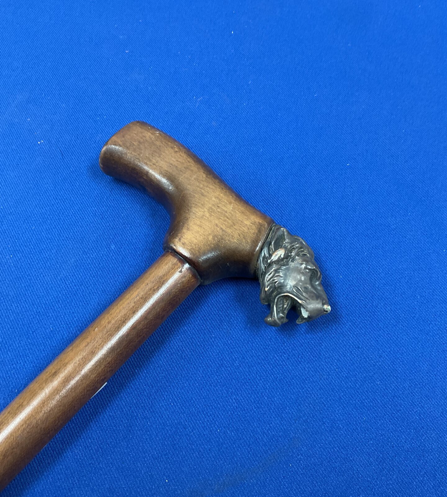 Lion head handled walking stick