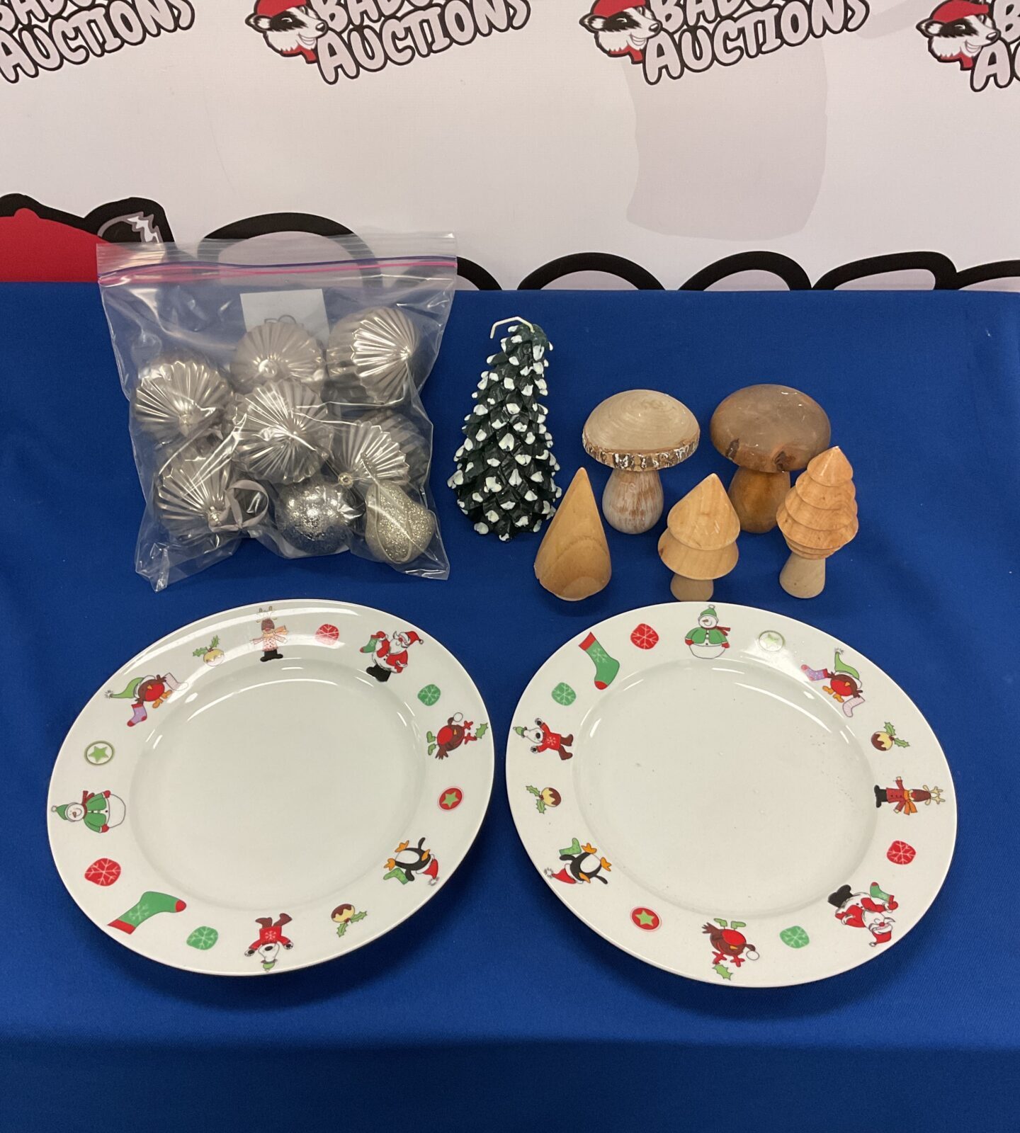 Two Christmas plates & selection of decorations