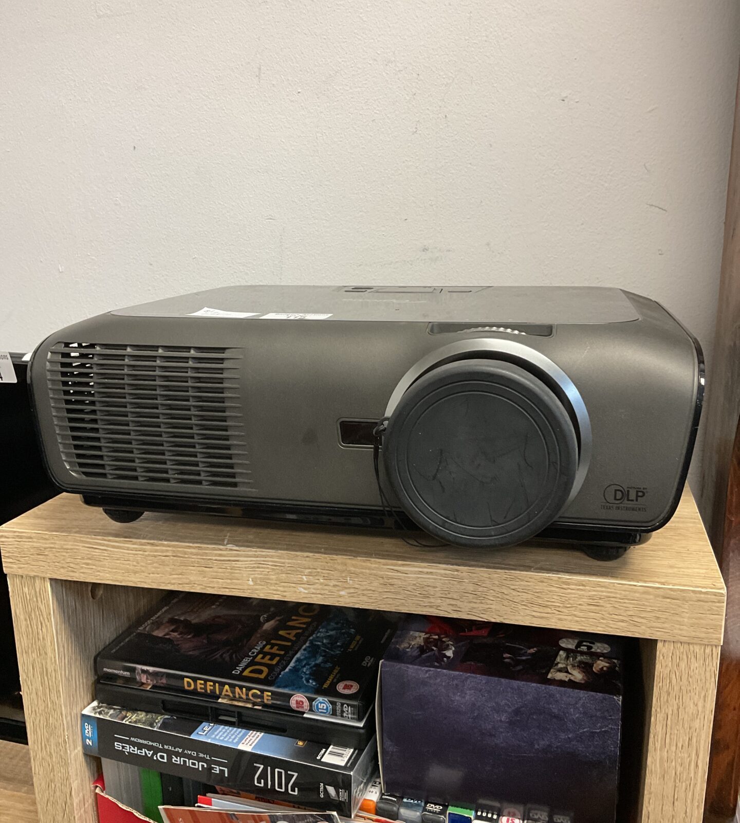 Optoma ew766 projector