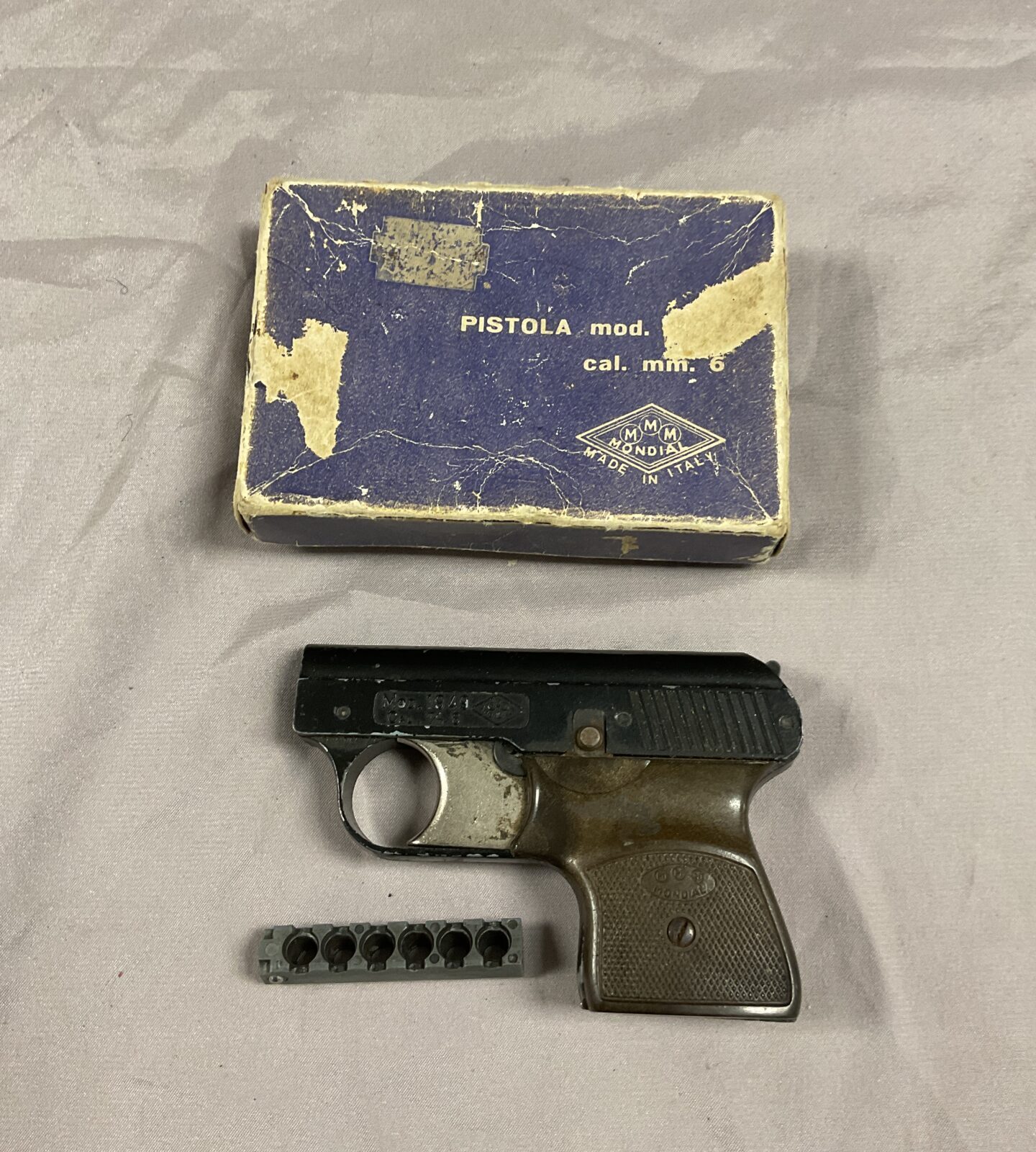 Vintage mondial starting pistol