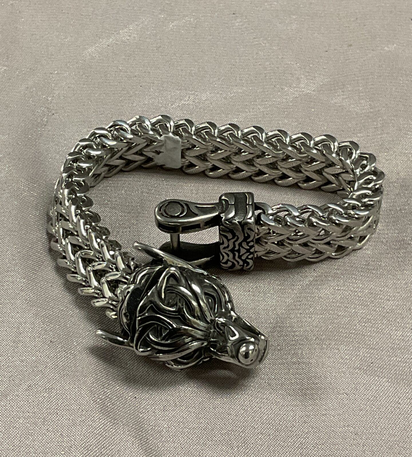 Wolf head clip bracelet