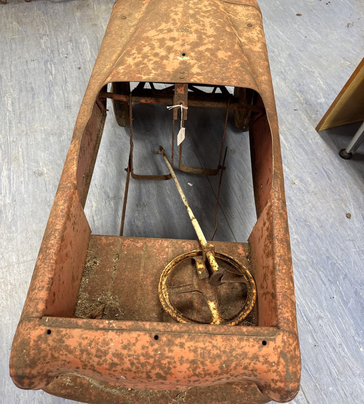 Antique child’s pedal car for restoration - Image 2