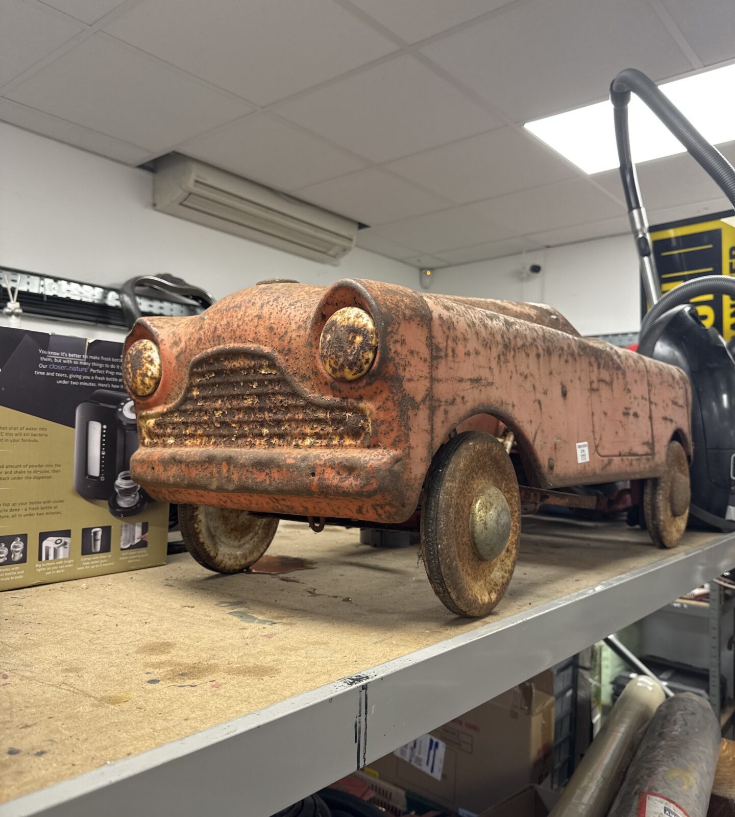 Antique child’s pedal car for restoration - Image 3