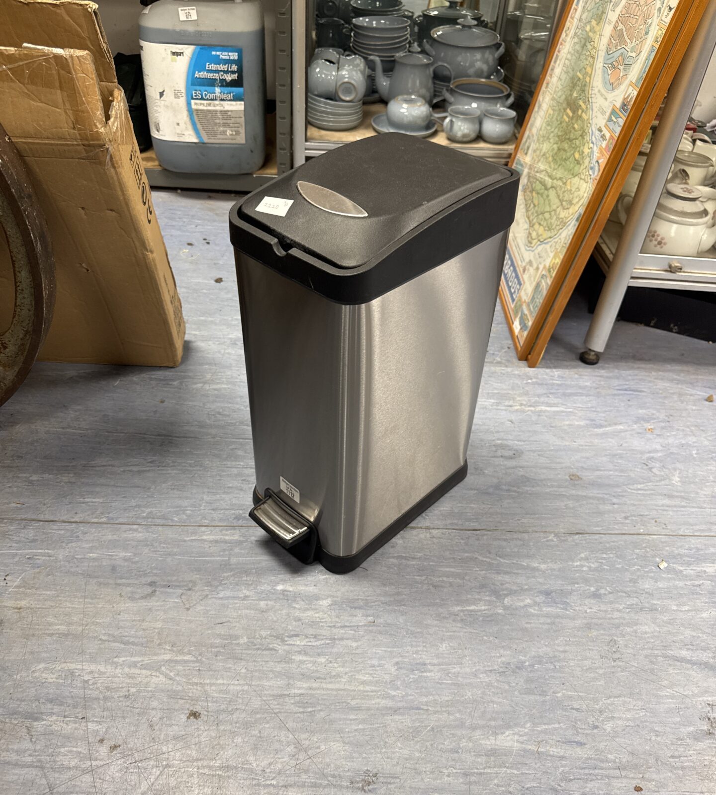 Stainless steel pedal bin 19.5” height - slight rust around pedal area