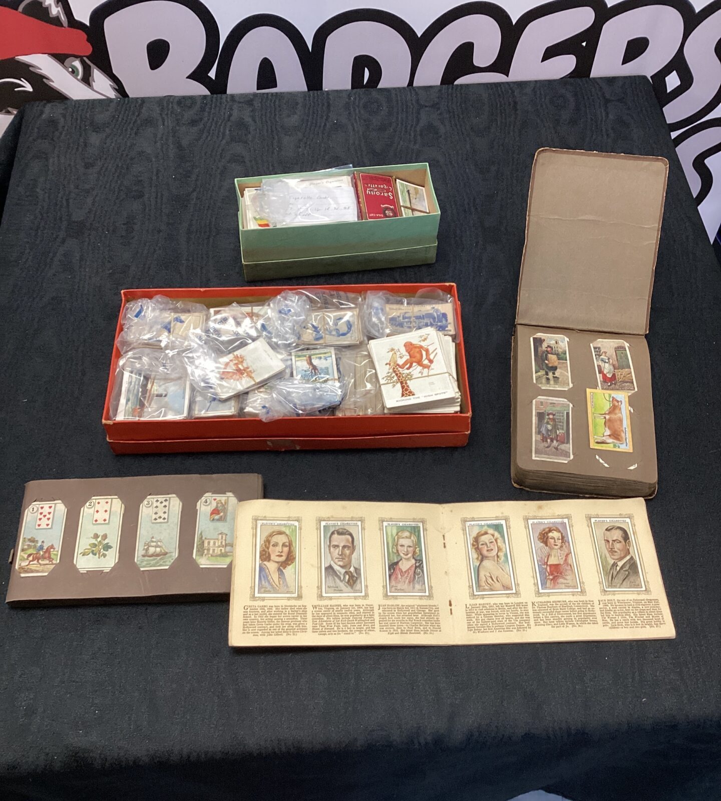 Quantity of vintage cigarette cards