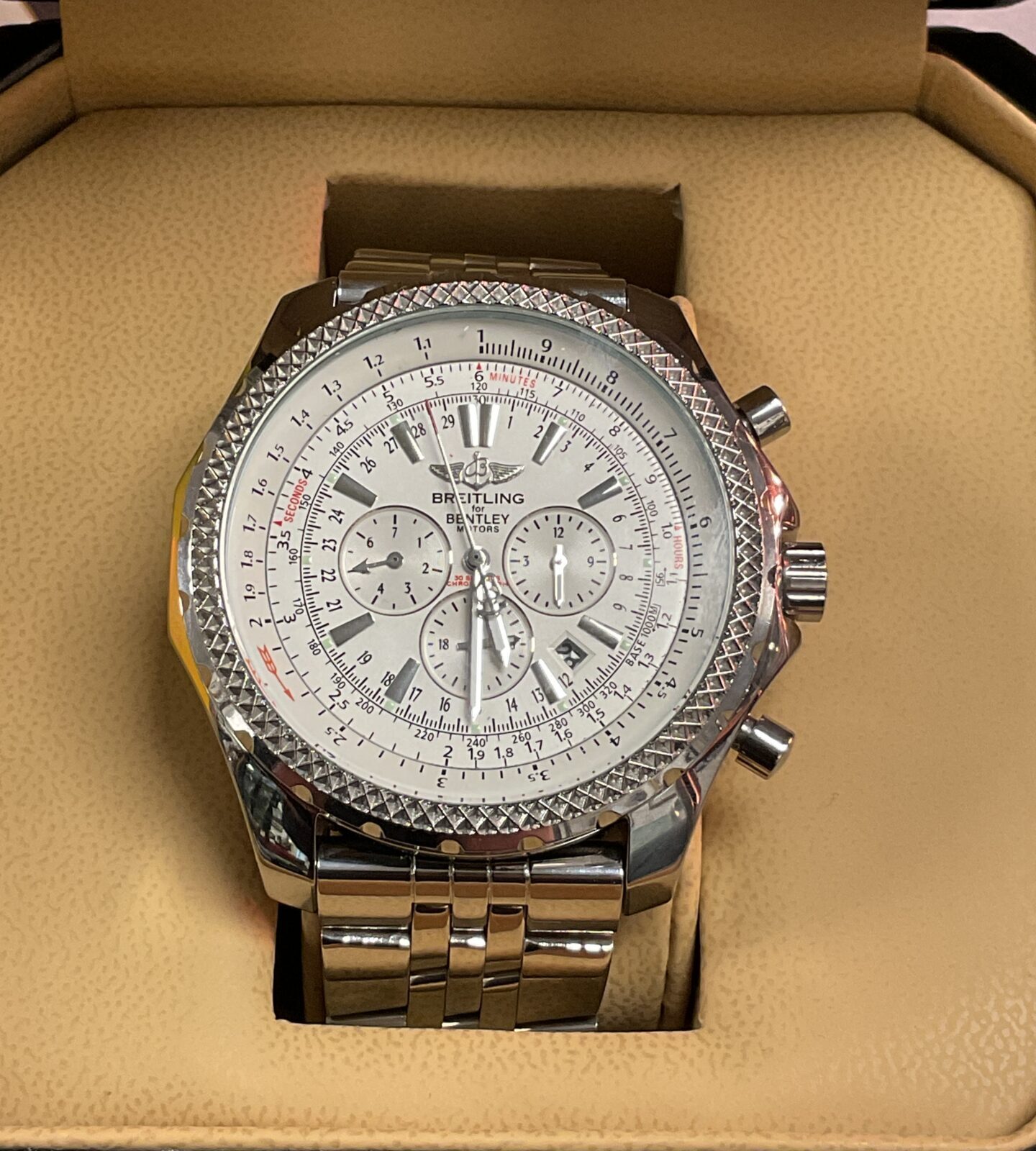 Breitling Bentley style gents wristwatch working with box and papers