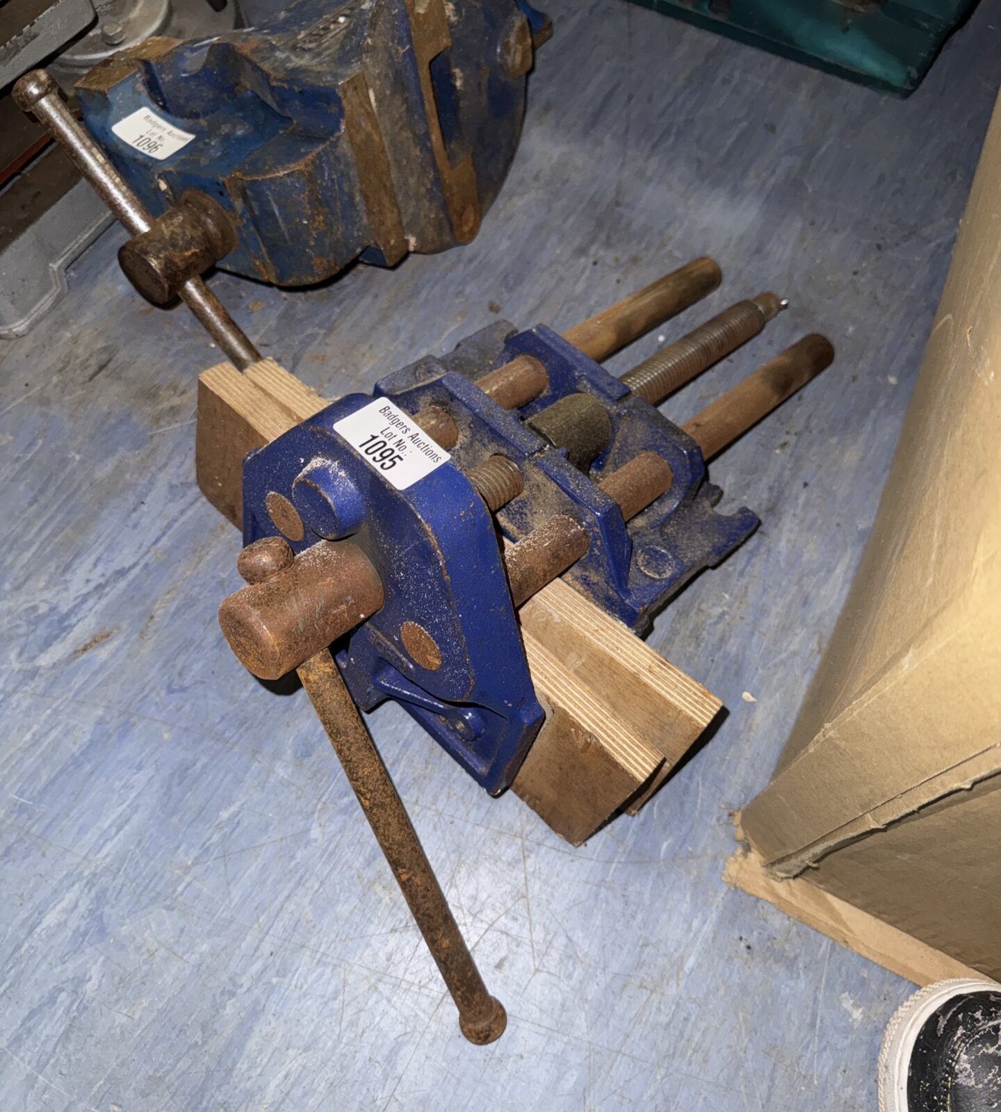 Record medium size 52 woodworkers bench vice