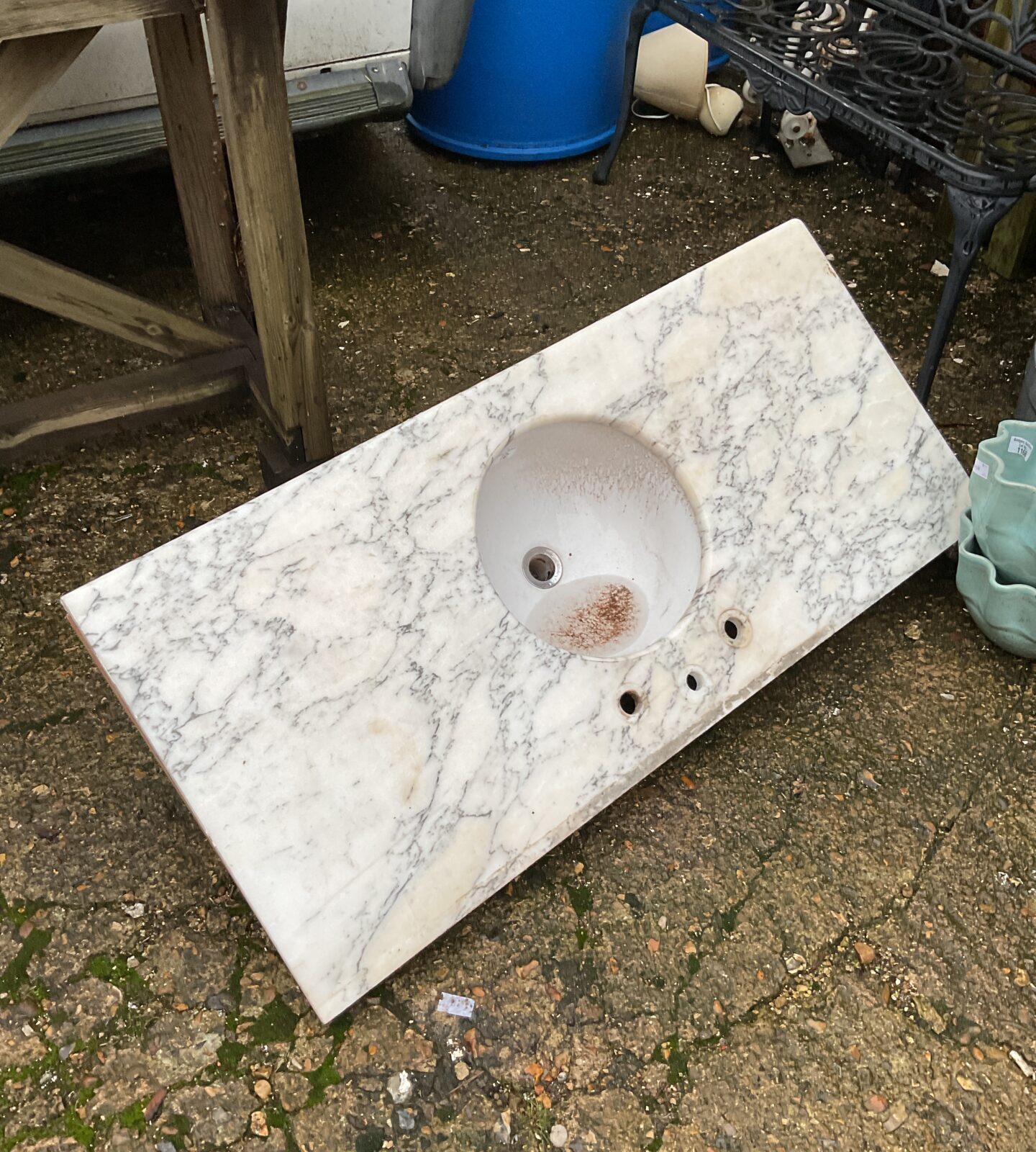 Marble worktop with round sink