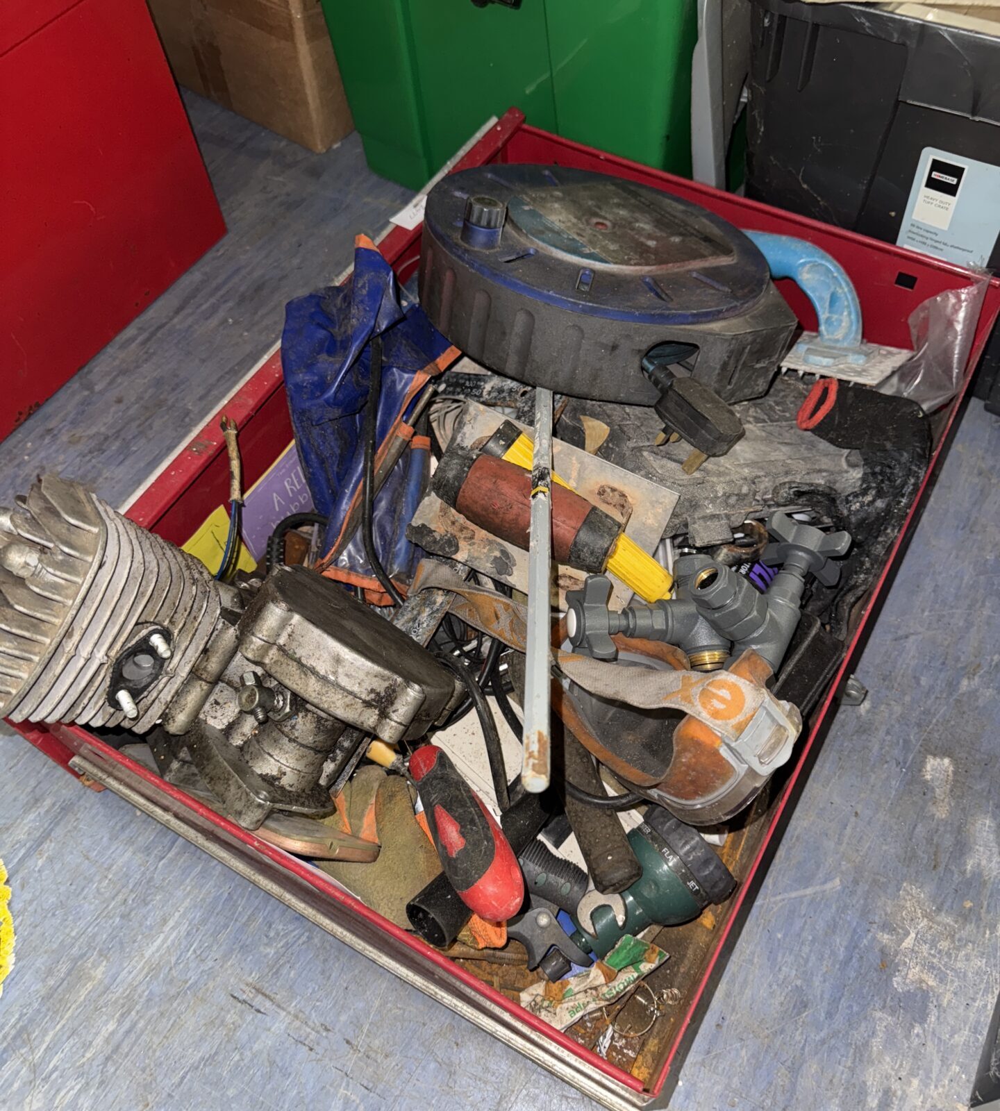 Tray of she clearance items inc small engine