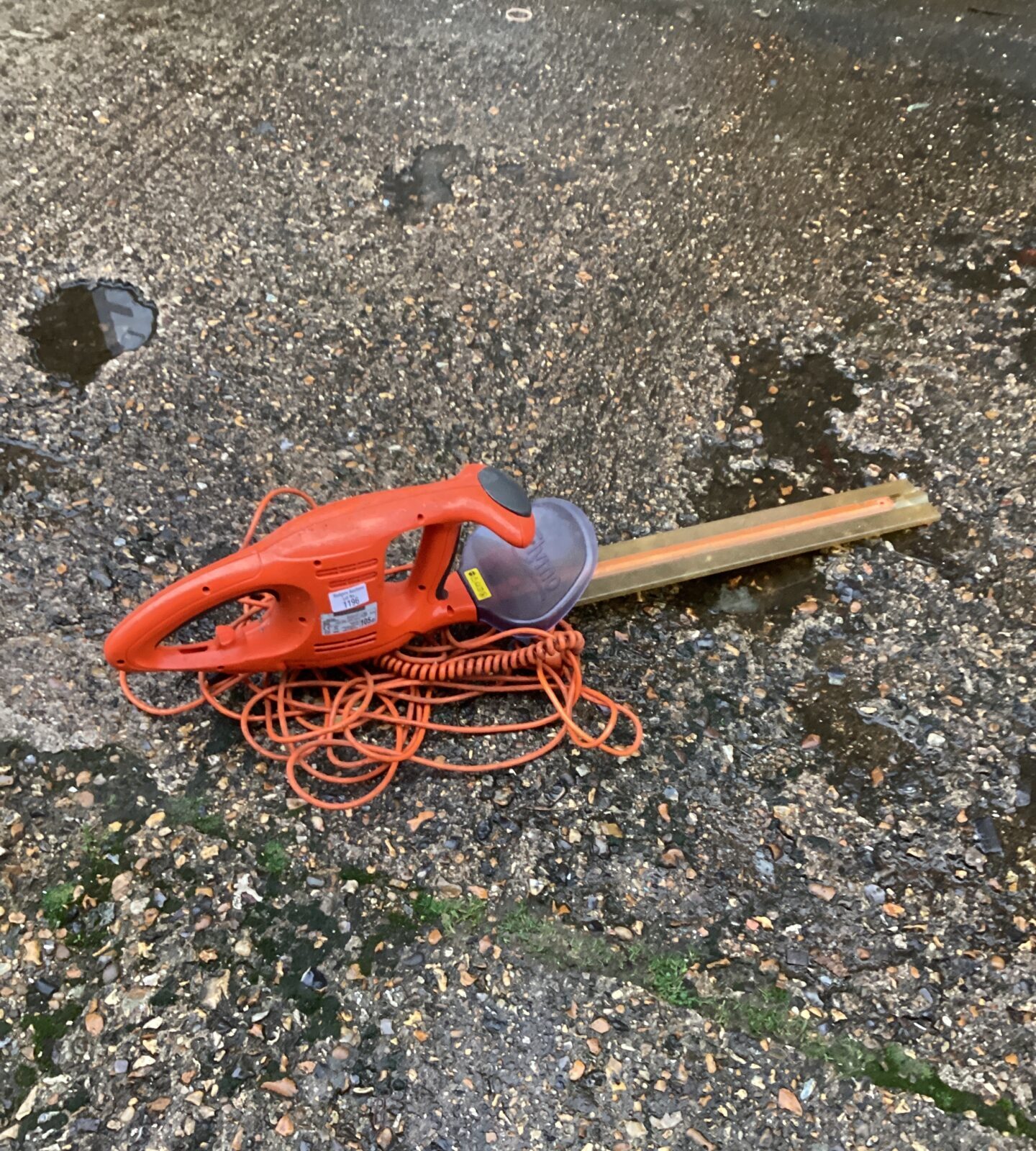 Flymo electric hedge cutter