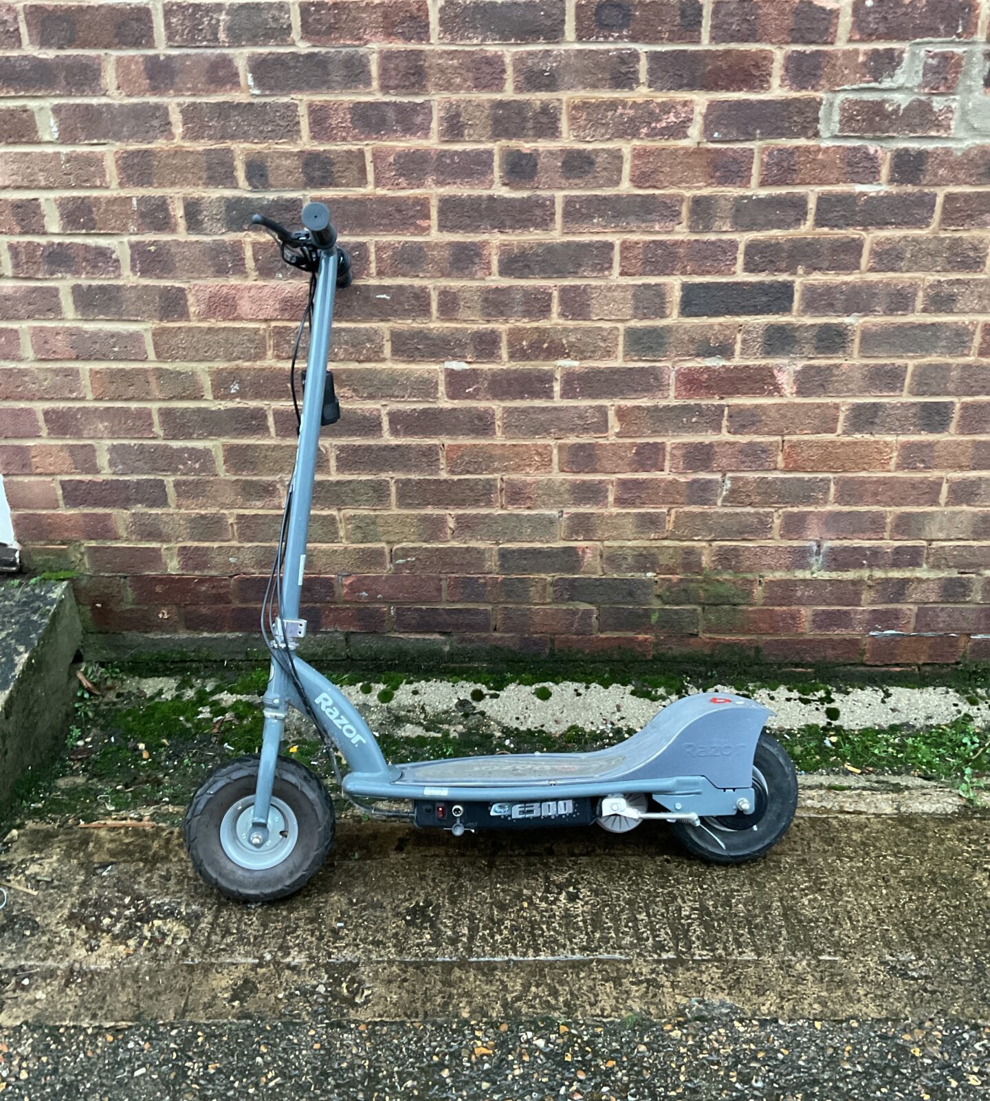 Razor electric scooter working with charger