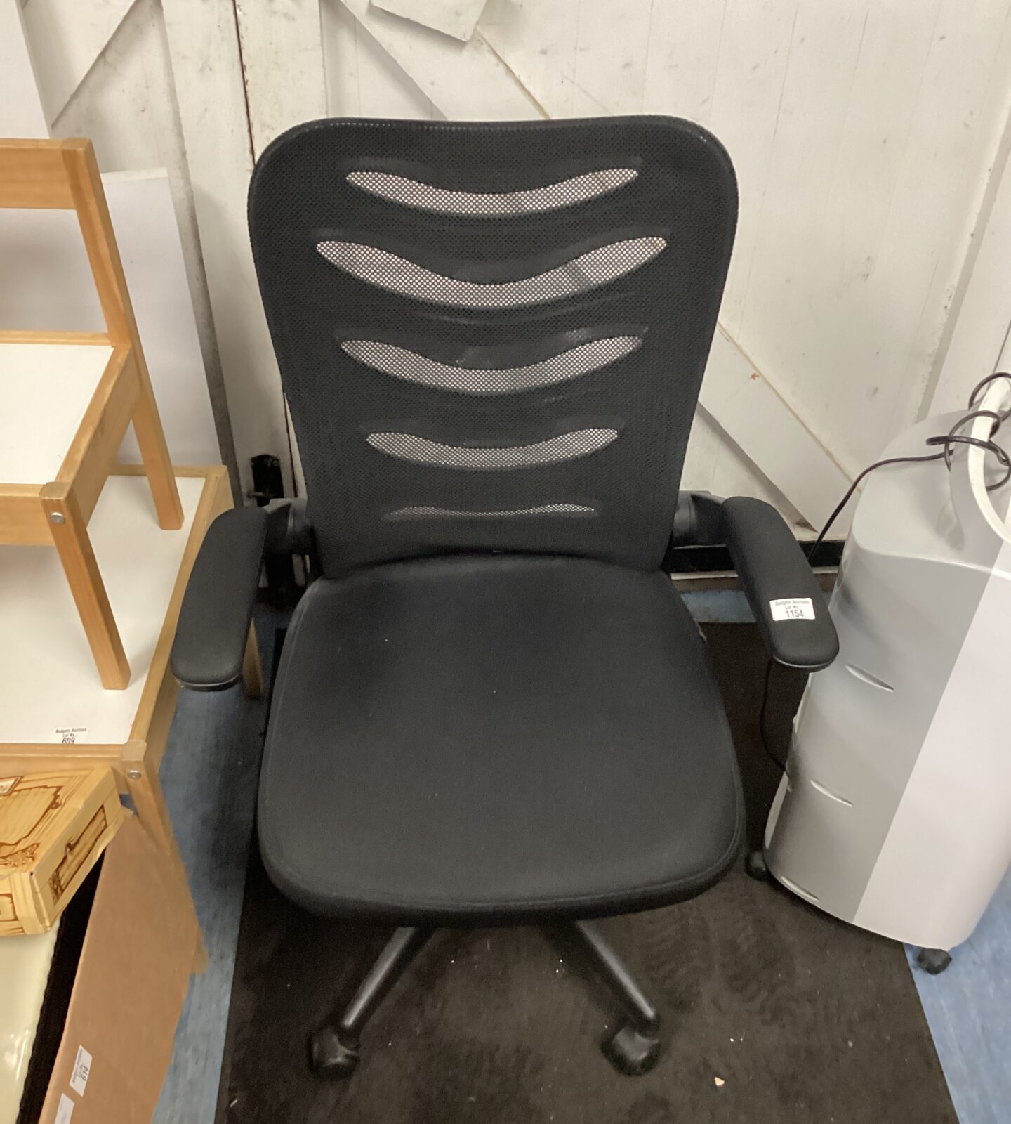 Ergonomic office swivel chair