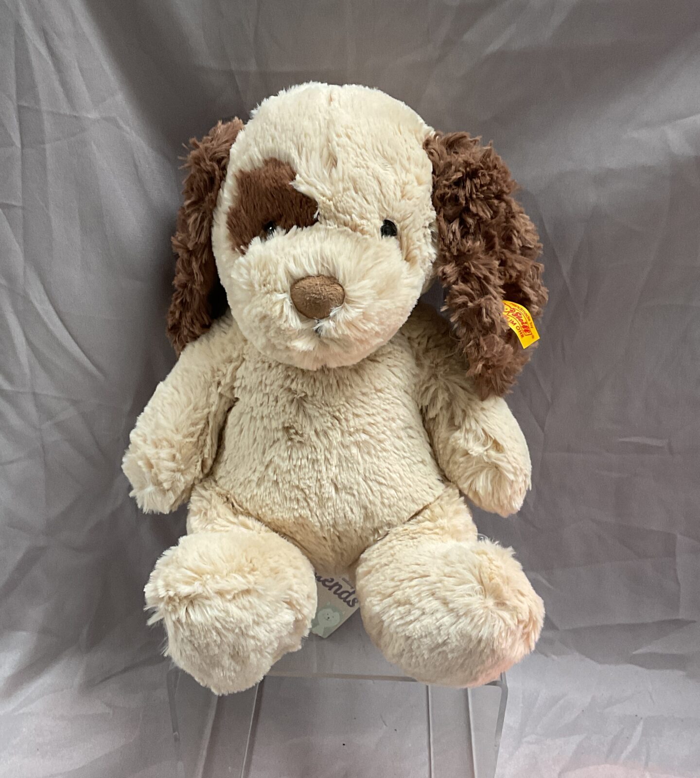 New Steiff friends Cuddly dog with tags