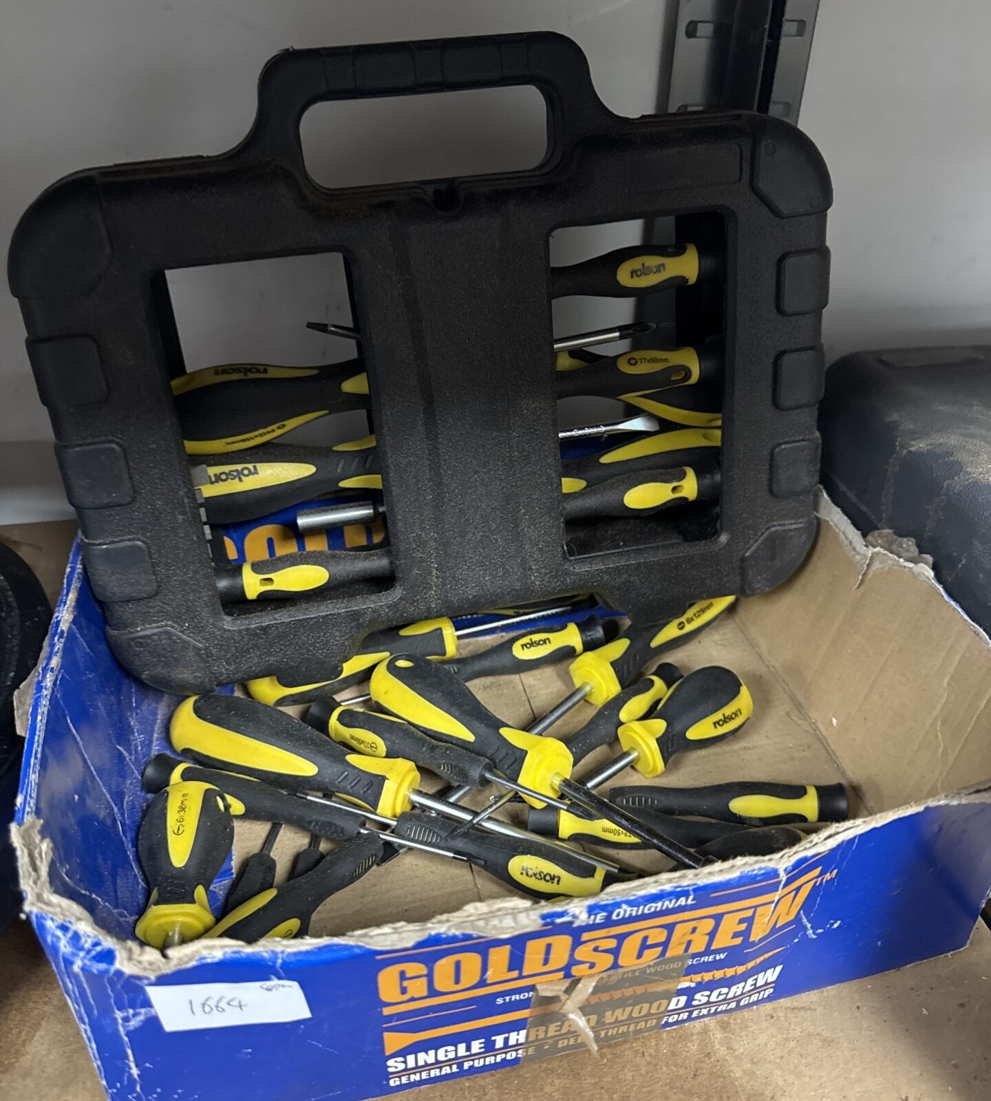 Quantity of assorted rolson screwdrivers