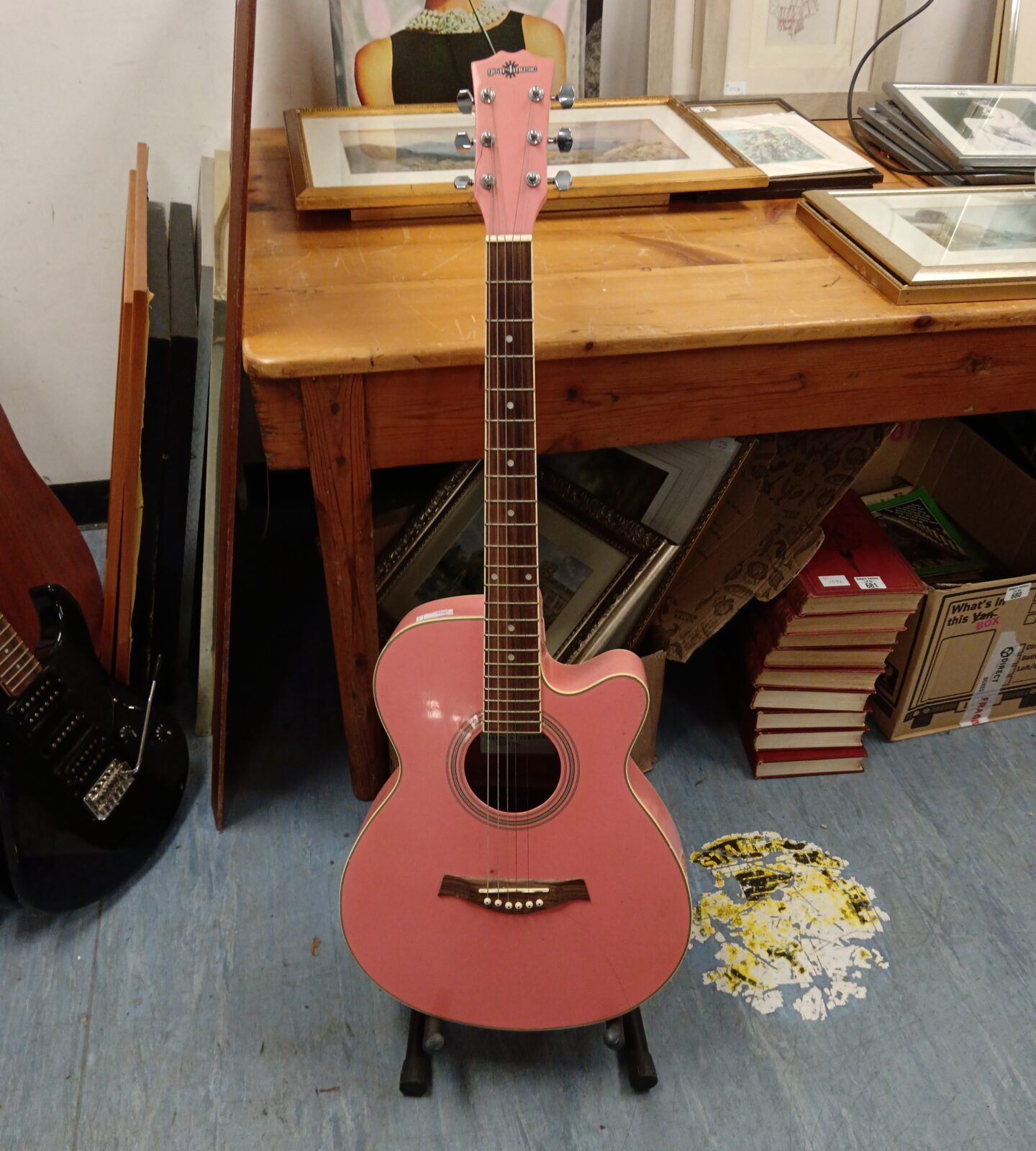 Pink gear for music acoustic guitar