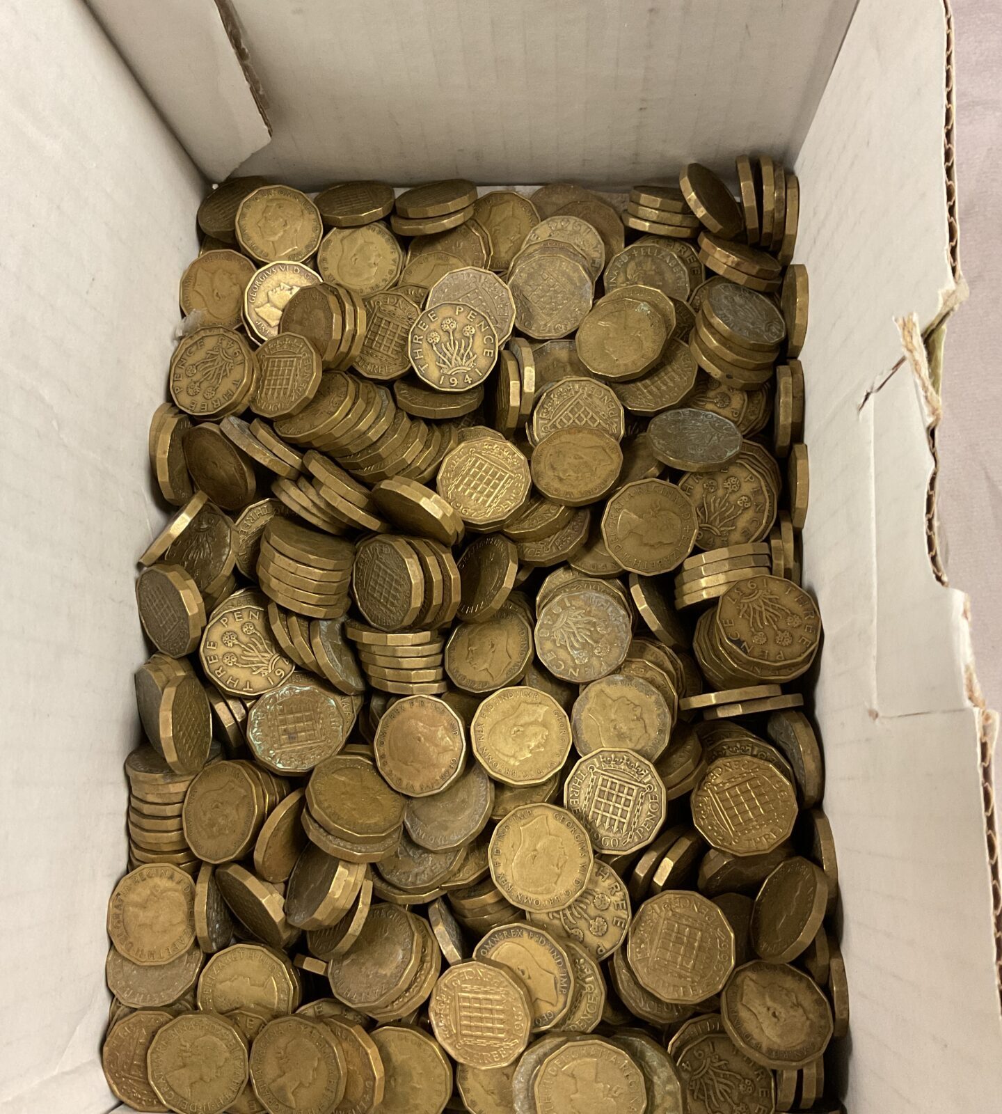 4.4kg of brass Threepenny piece coins