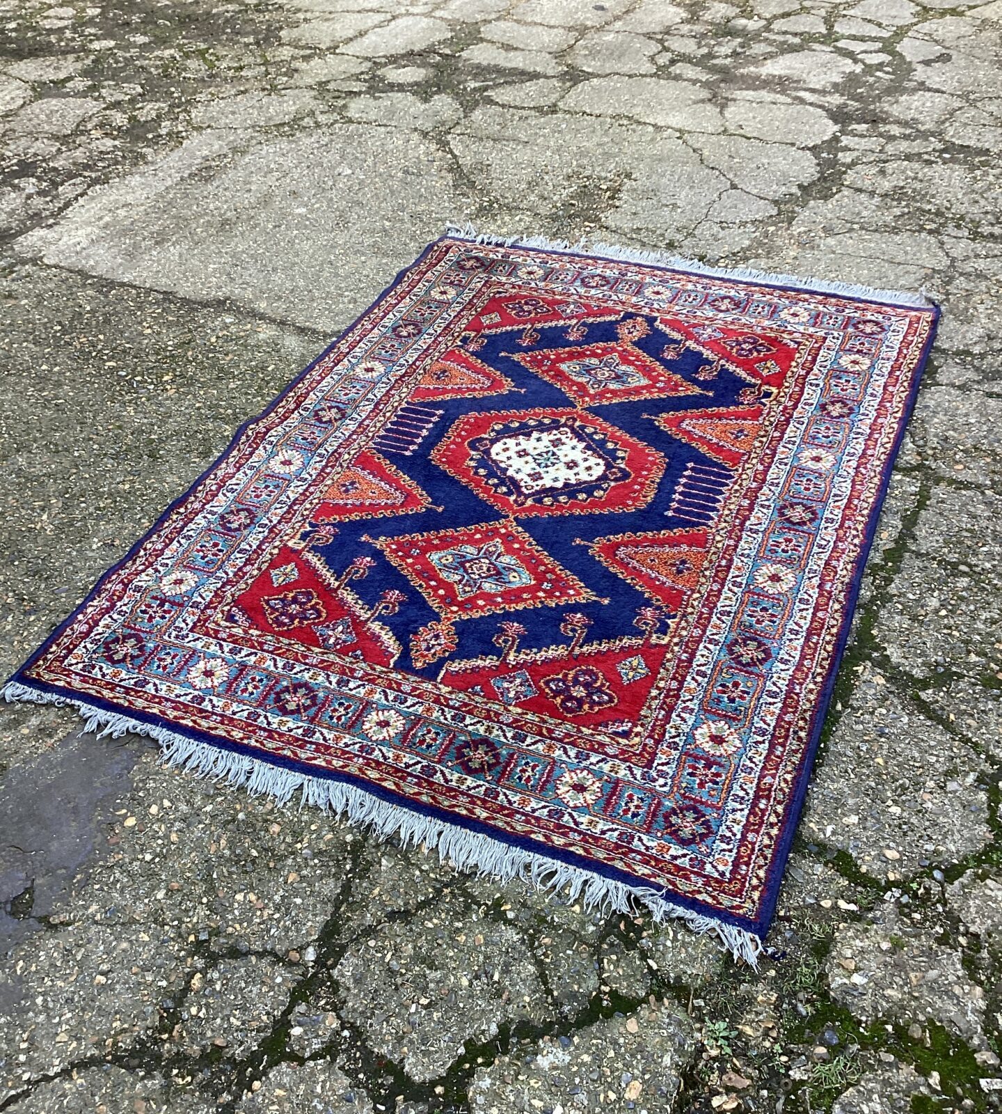 6ft x 4ft aztec patterned rug