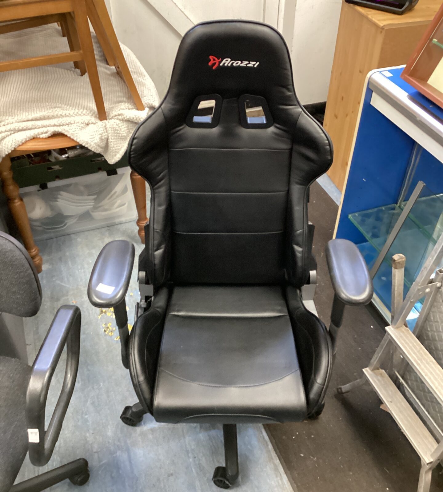 Arozzi gaming chair