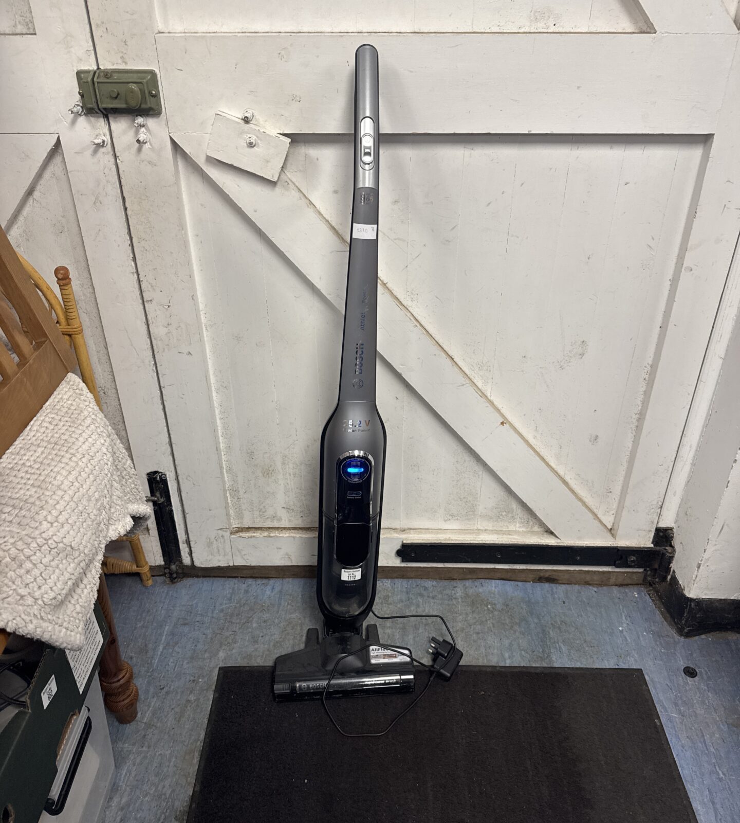 Bosch allfloor cordless hoover - battery light flashing, untested