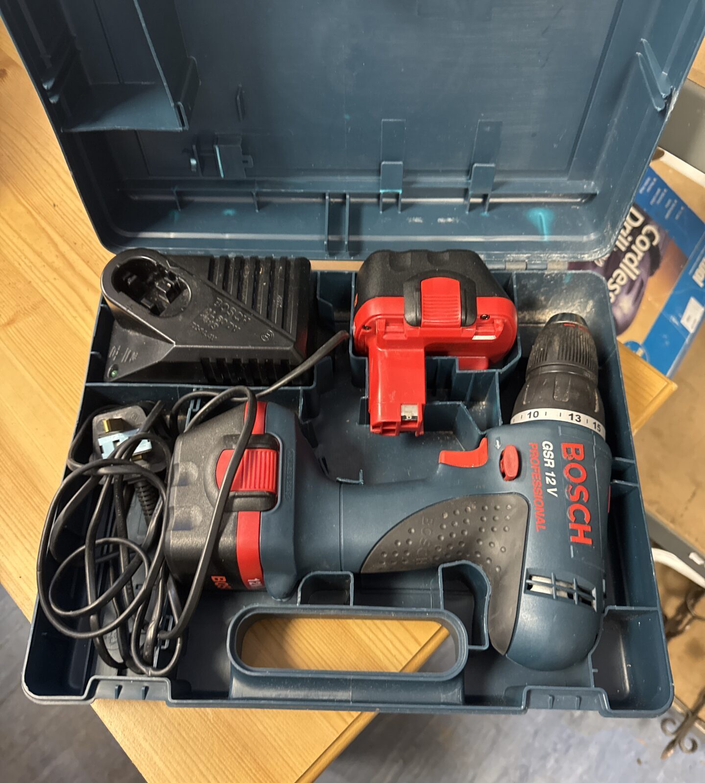 Bosch gsr 12v cordless drill set - working