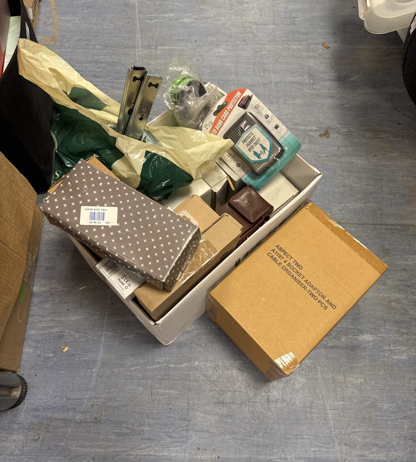 Box of assorted house clearance items