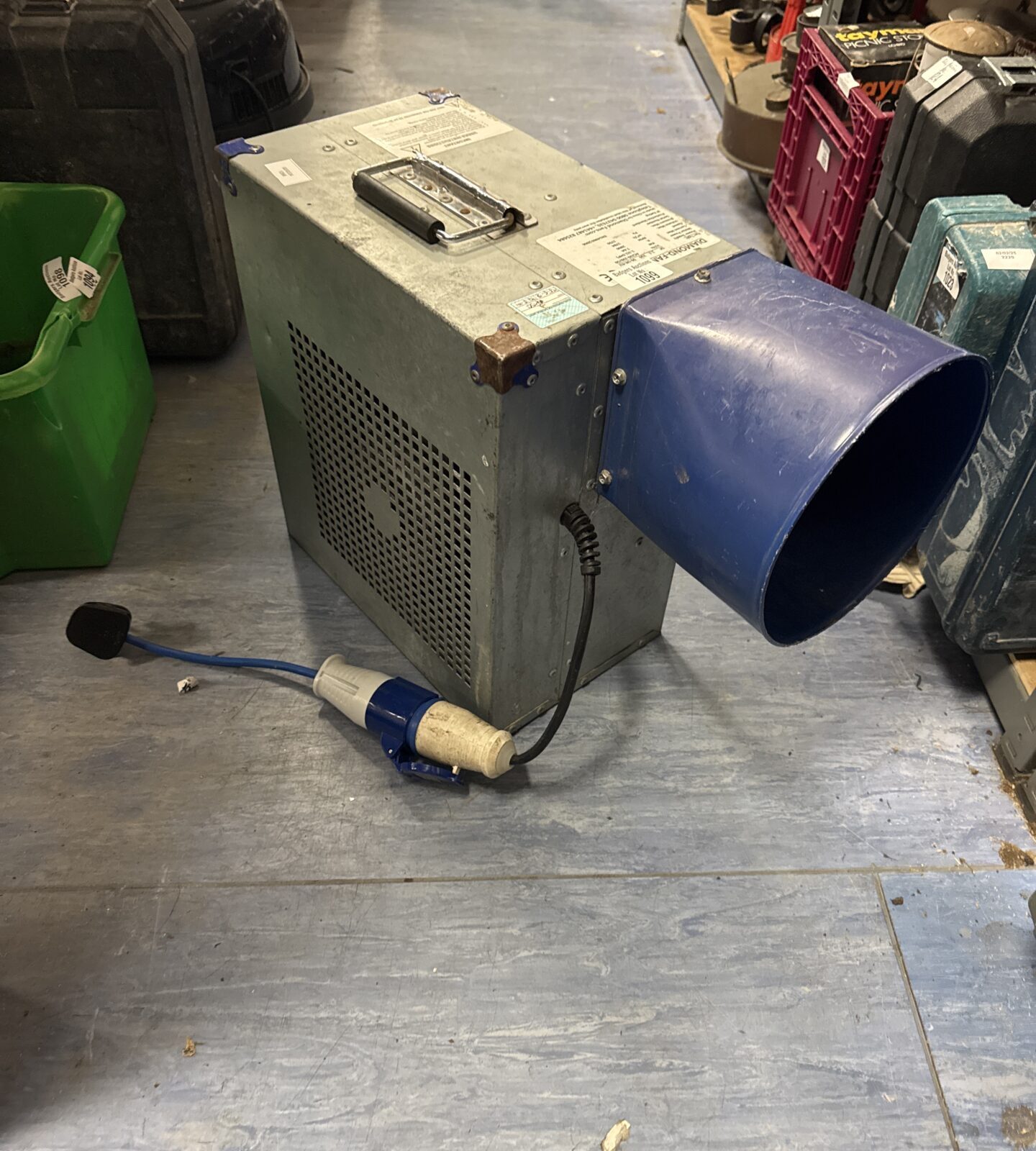 Diamondfan bouncy castle blower - working