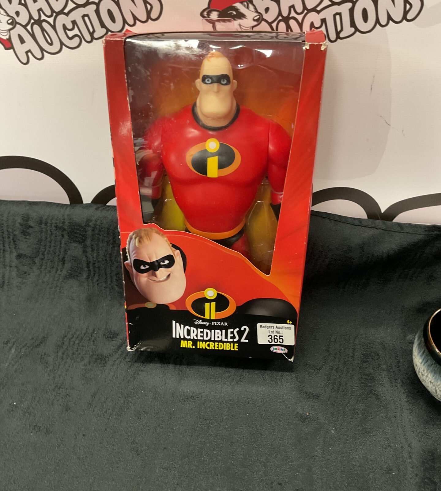 Disneys pixar incredibles 2 Mr incredible figurine