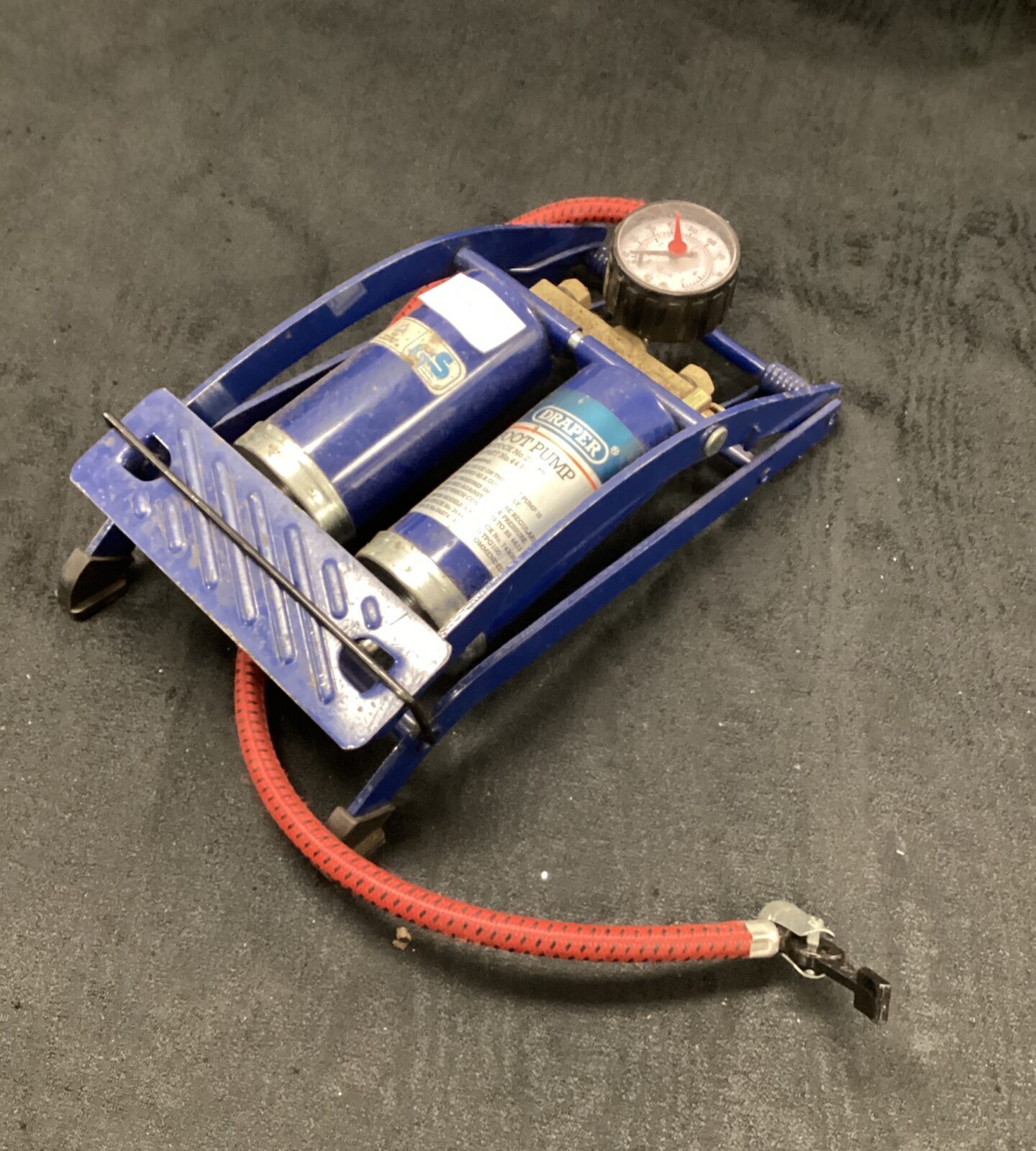 Draper twin barrel foot pump