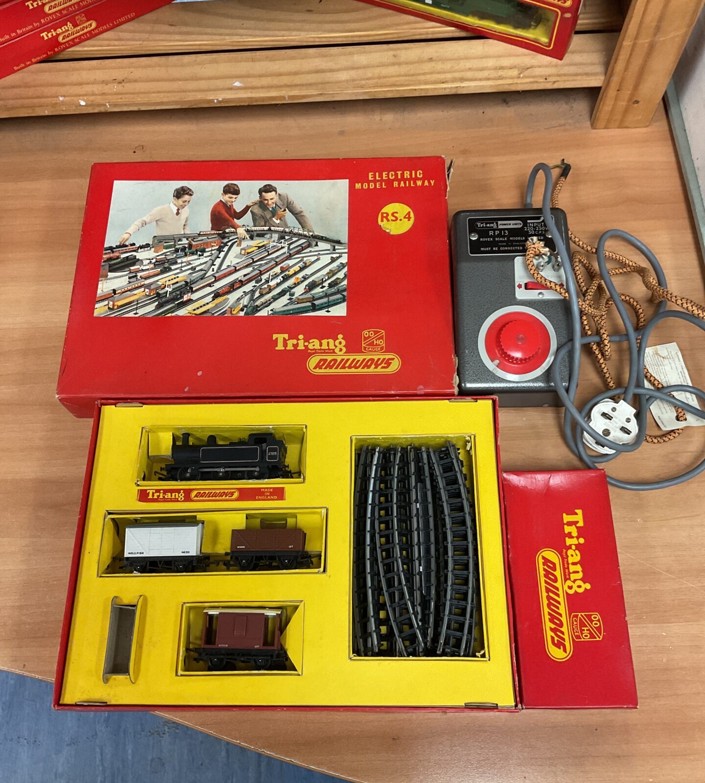 Vintage triang railways set rs4 with power supply & box of track