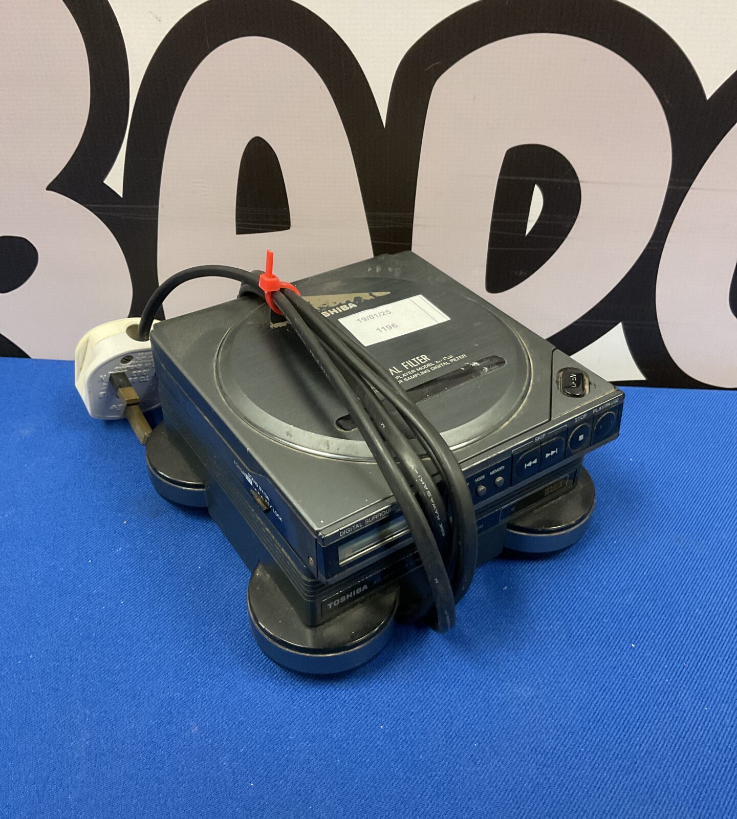 Toshiba personal cd walkman with battery pack