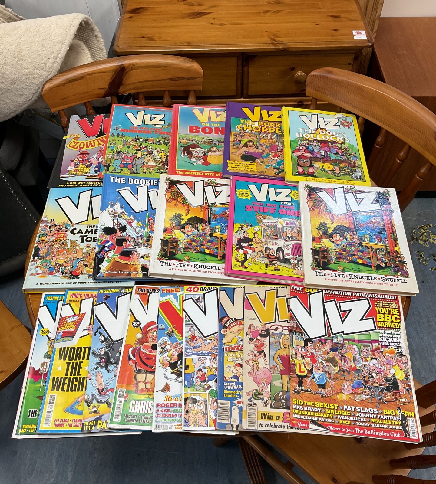 Collection of viz magazines & annuals