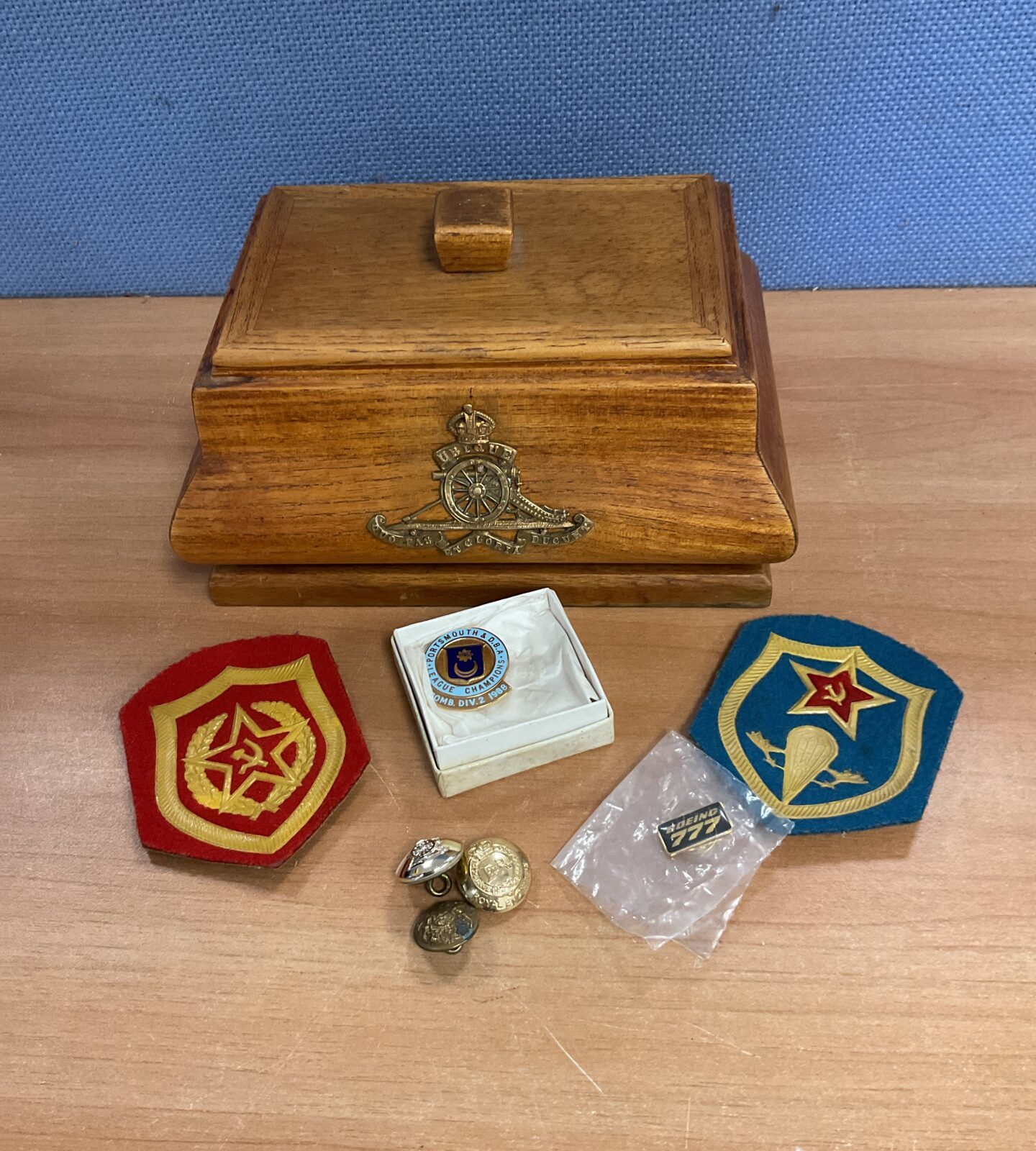 Ww2 Royal Artillery cigarette box with contents - Image 2