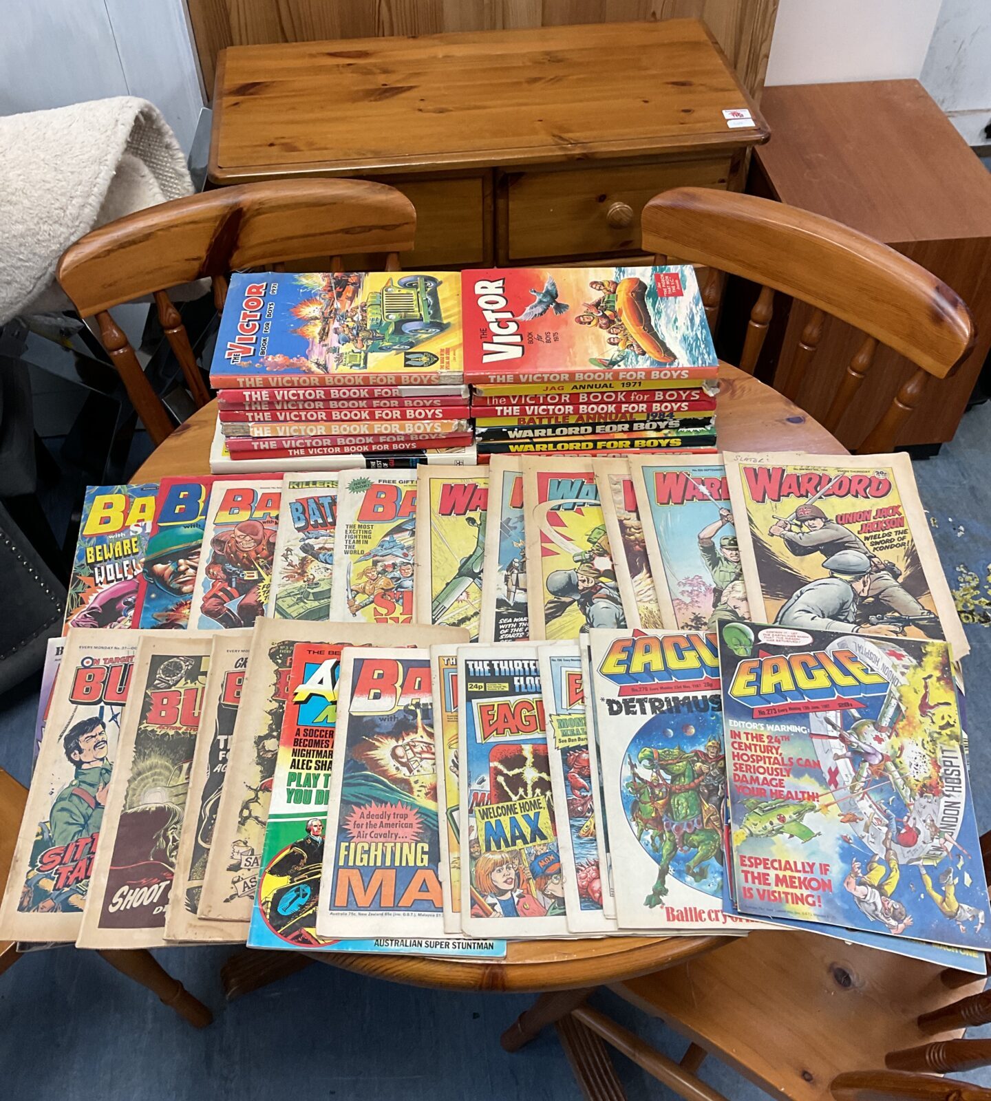 Collection of vintage war comics & annuals including eagle, victor & warlord