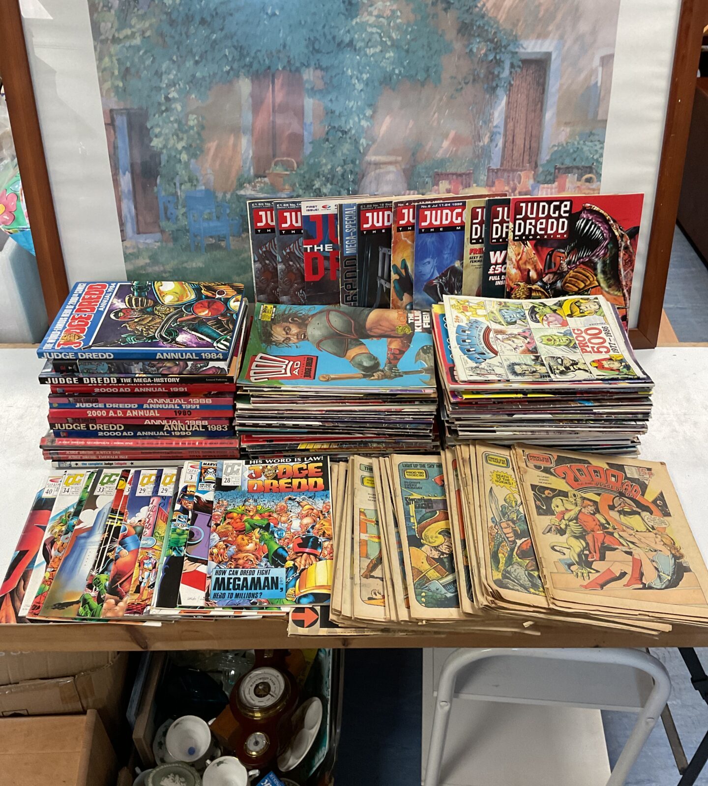 Large collection of 2000ad judge dredd comics & annuals