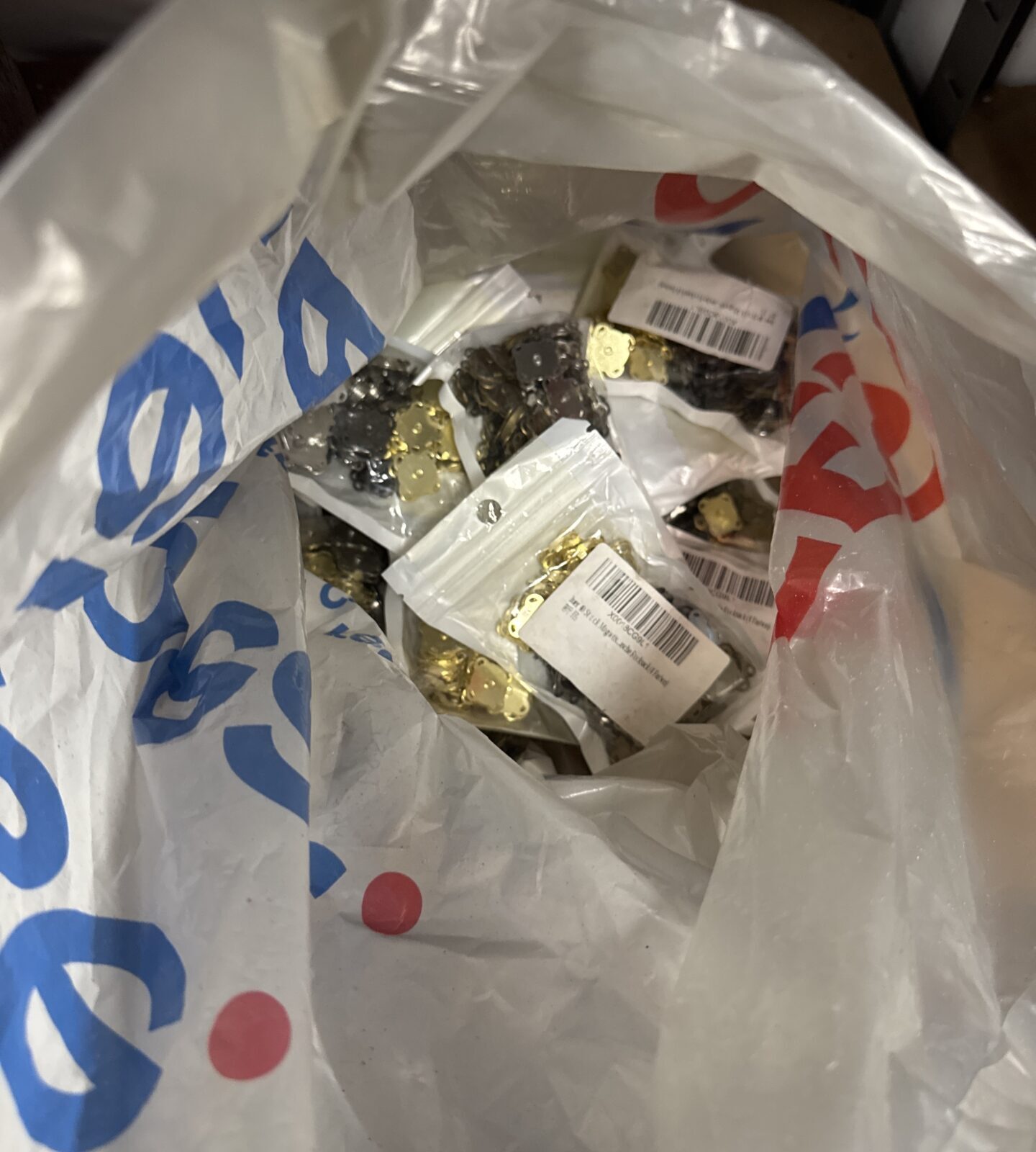 Quantity of packs of magnetic pop studs