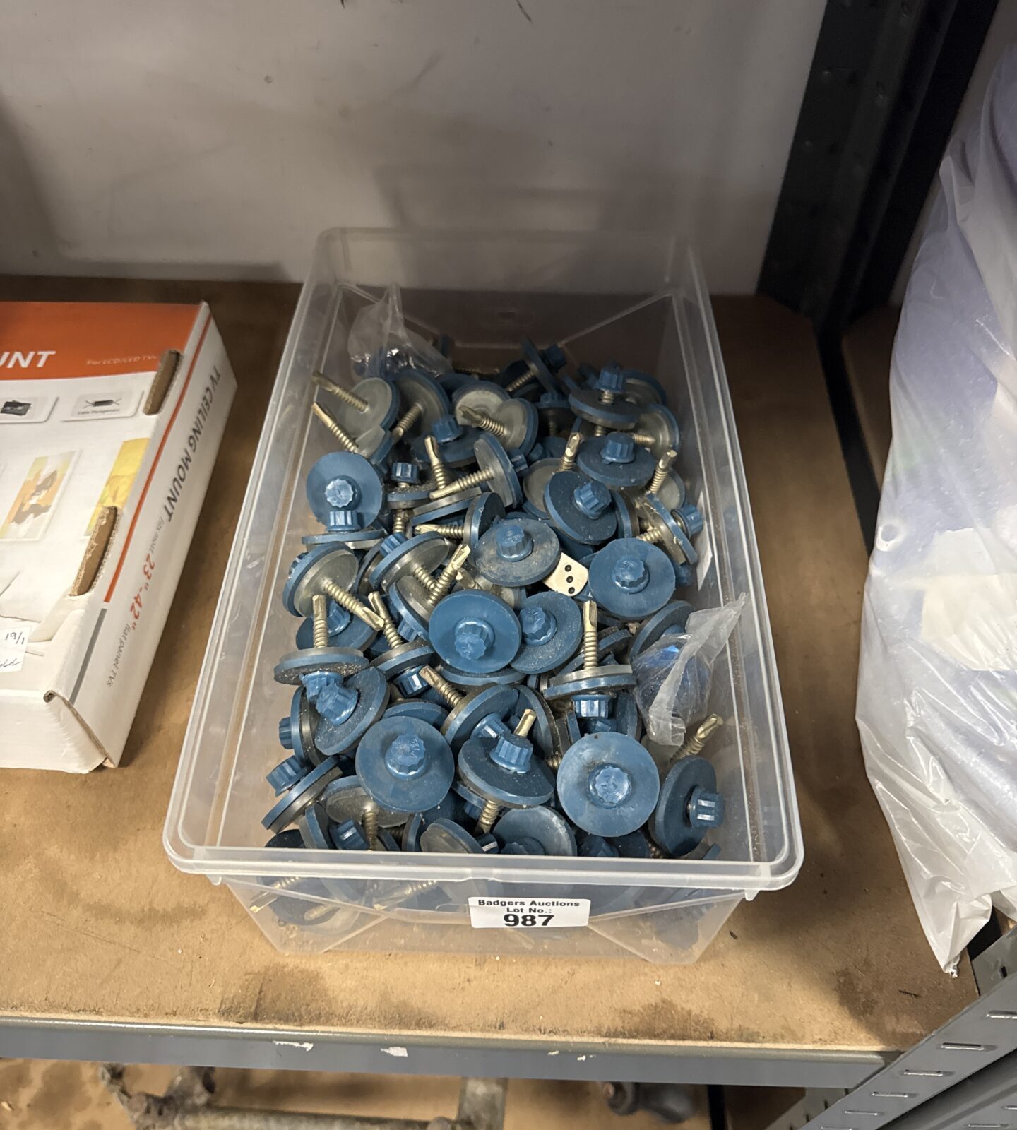 Quantity of roofing bolts