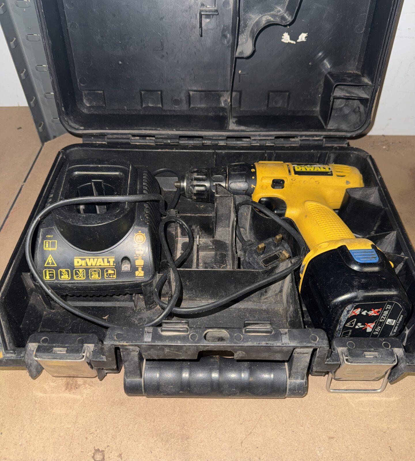 Dewalt cordless drill - untested, flat battery