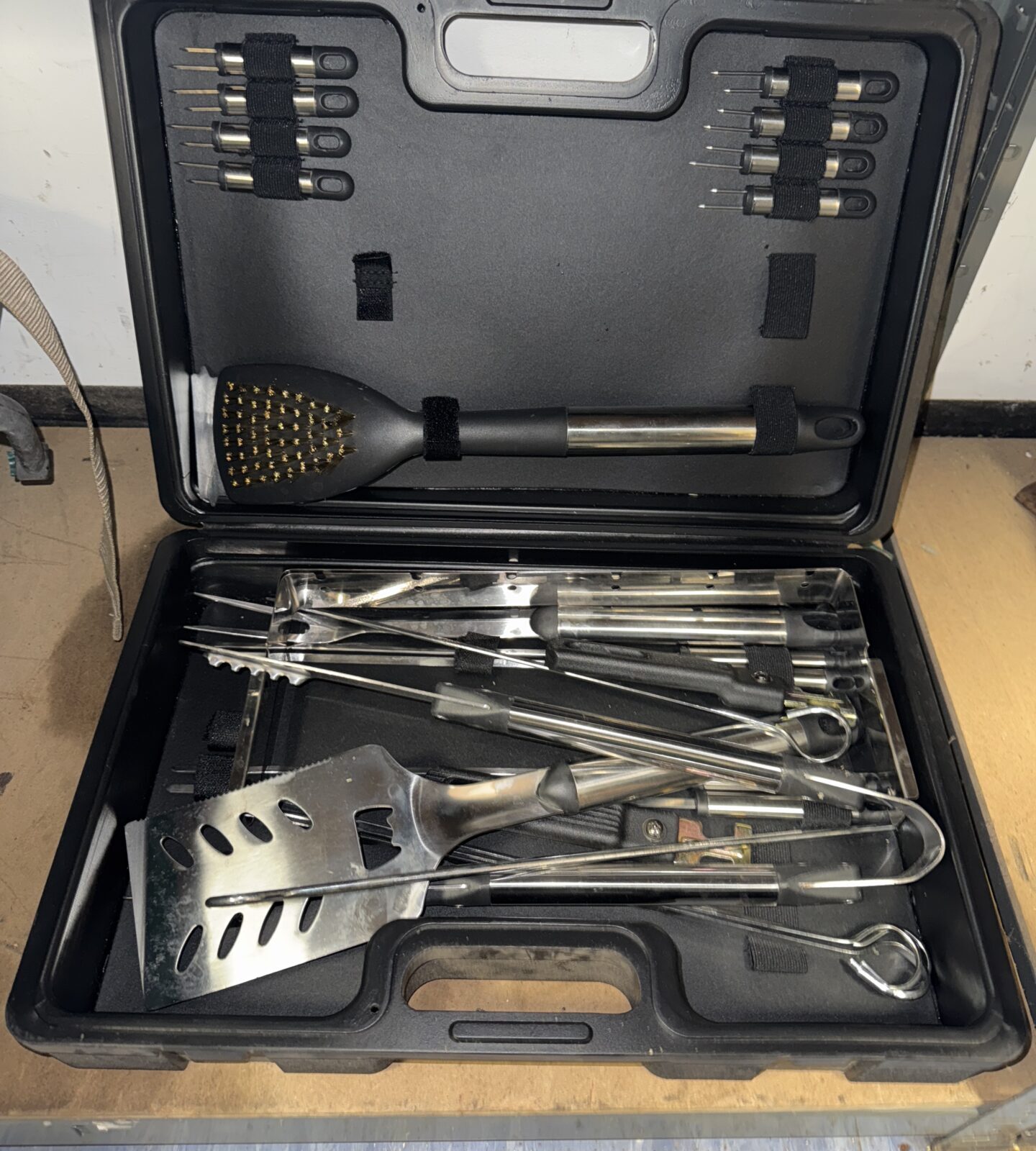 Barbecue utensils set