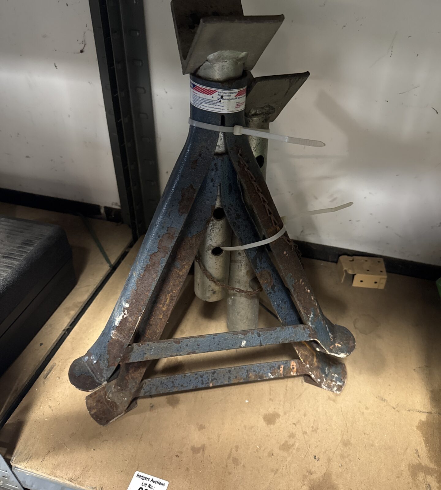 Two heavy duty axle stands