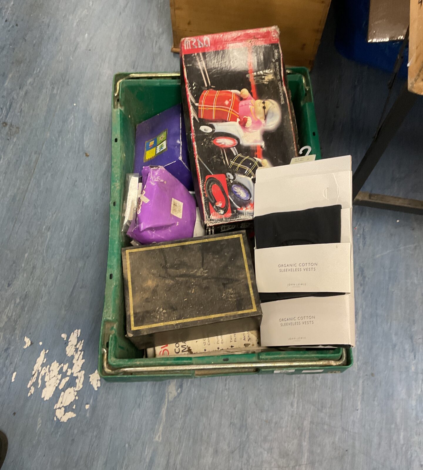 Box of mixed inc cotton t shirts,