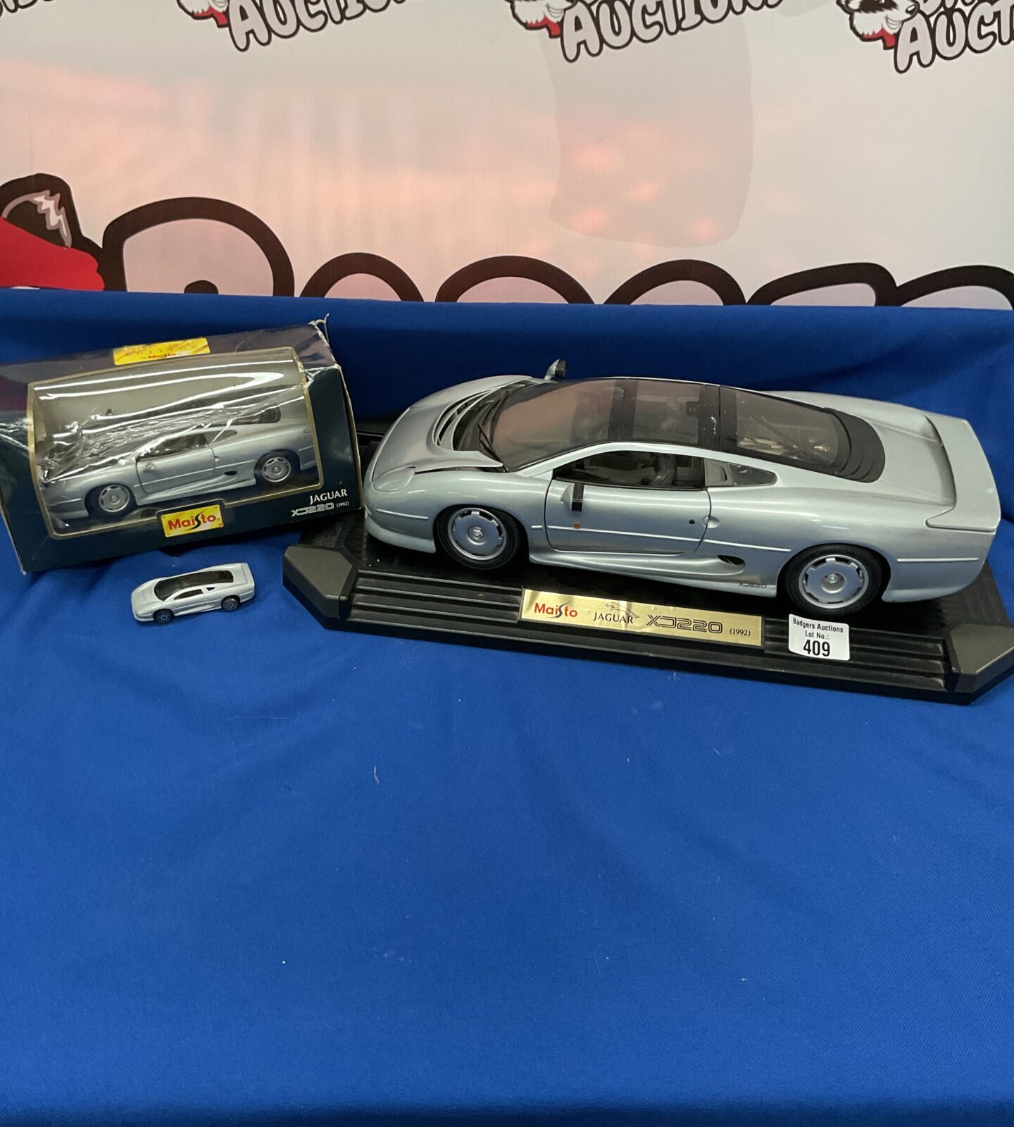 Three maisto diecast mode,s of the jaguar xj220 1992