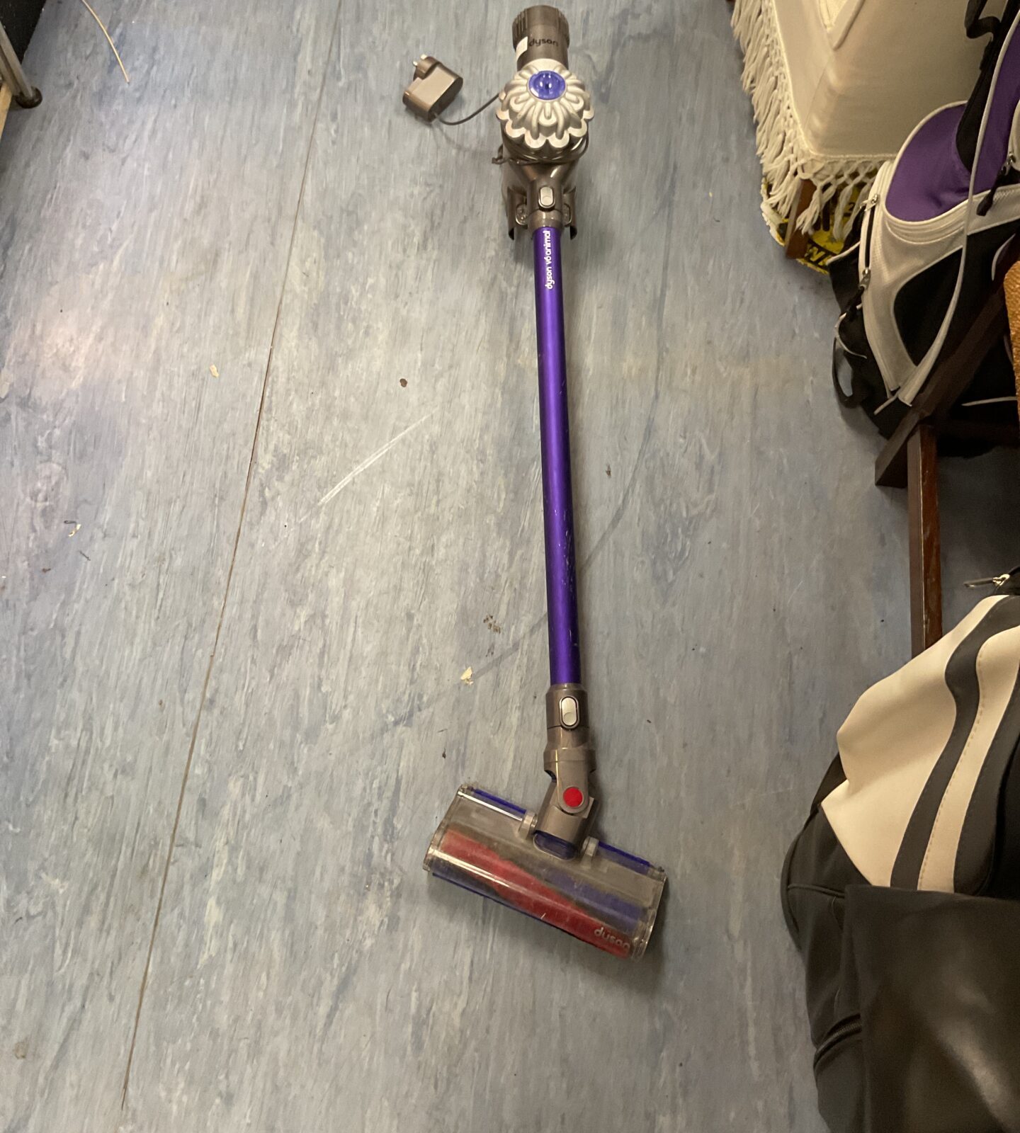 Dyson v6 animal working with charger