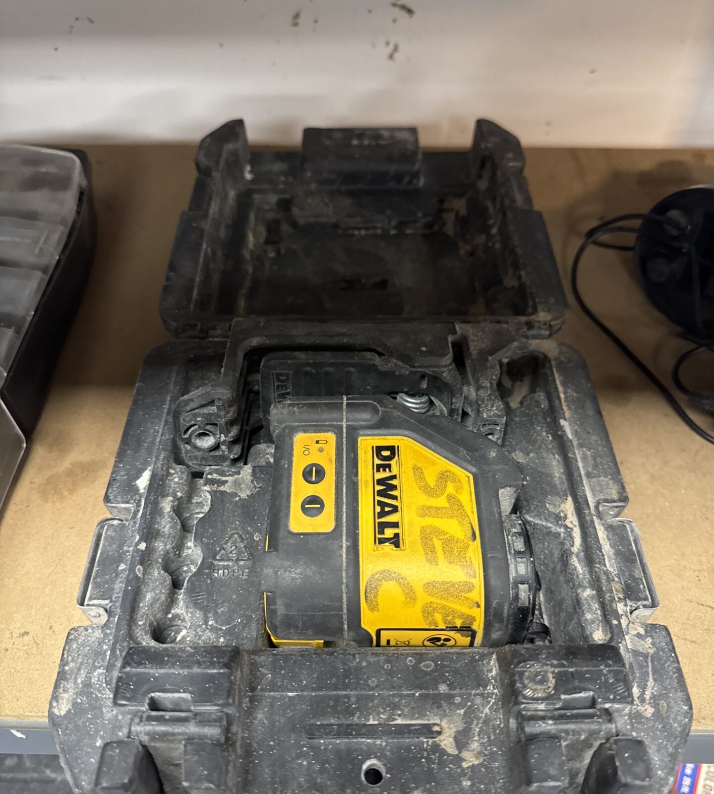 Dewalt dw088 laser level spares/repairs - laser element appears to be loose inside, flat battery