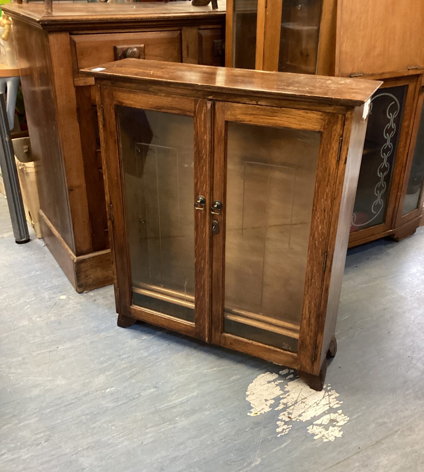 Vintage Oak Glass fronted Display case with two shelves H33”xW29”xD9”