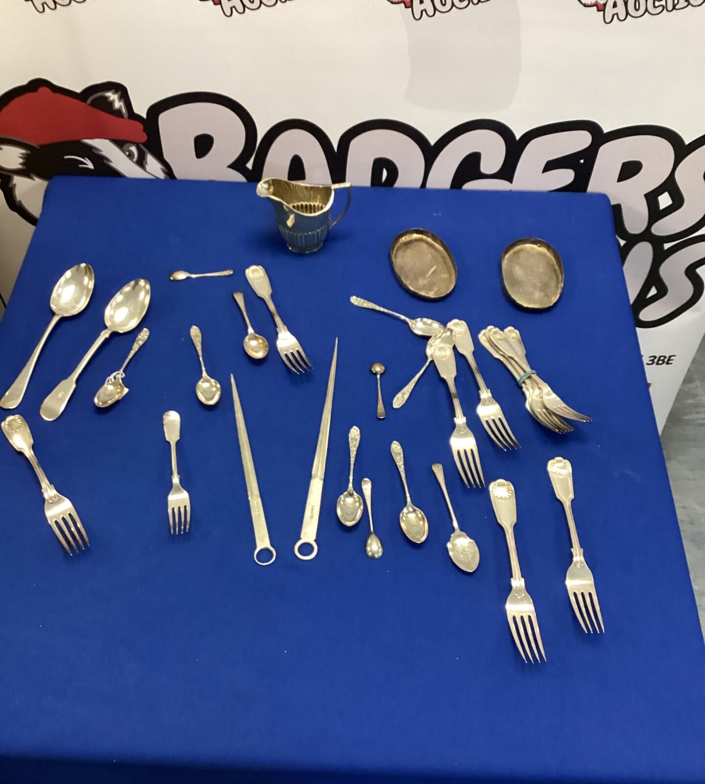 Box of mixed Silverplate cutlery