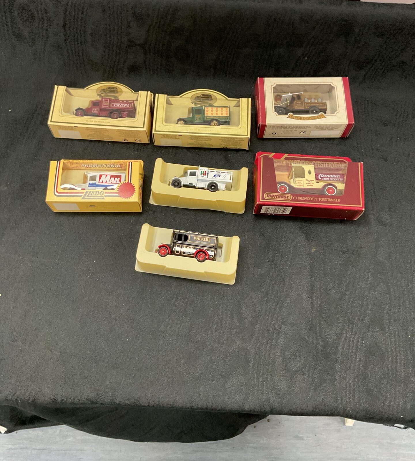 Box of boxed diecast models inc matchbox and oxford diecast